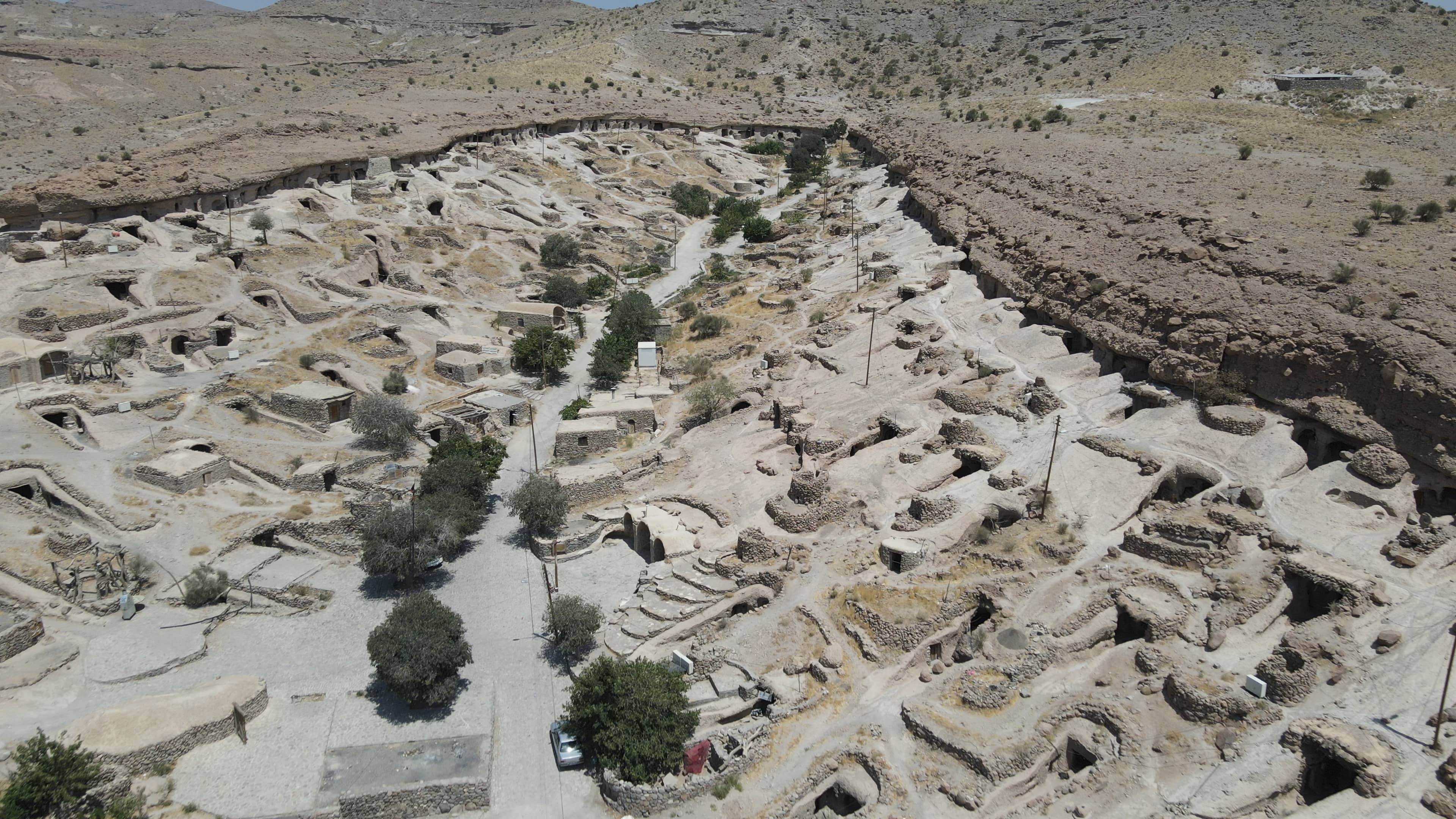 اجاره اقامتگاه صخره ای در روستای میمند - 30متر