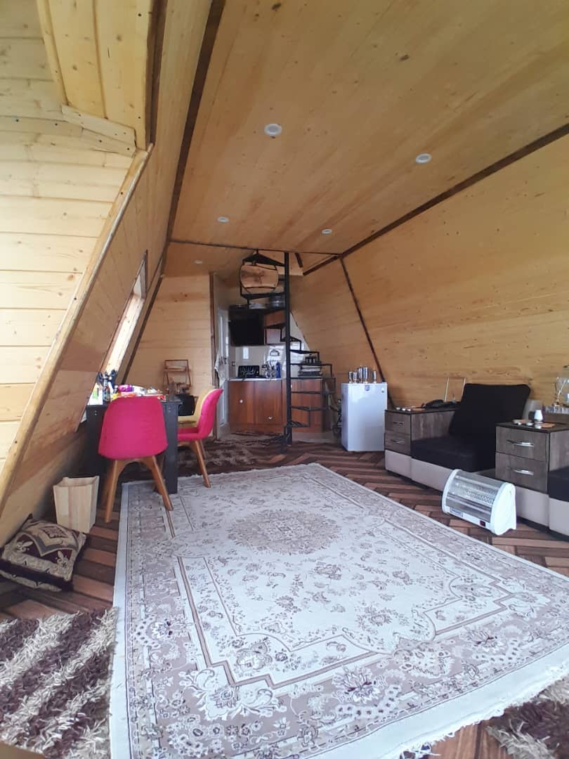 اجاره کلبه سوئیسی جنگلی در جاده دو هزار