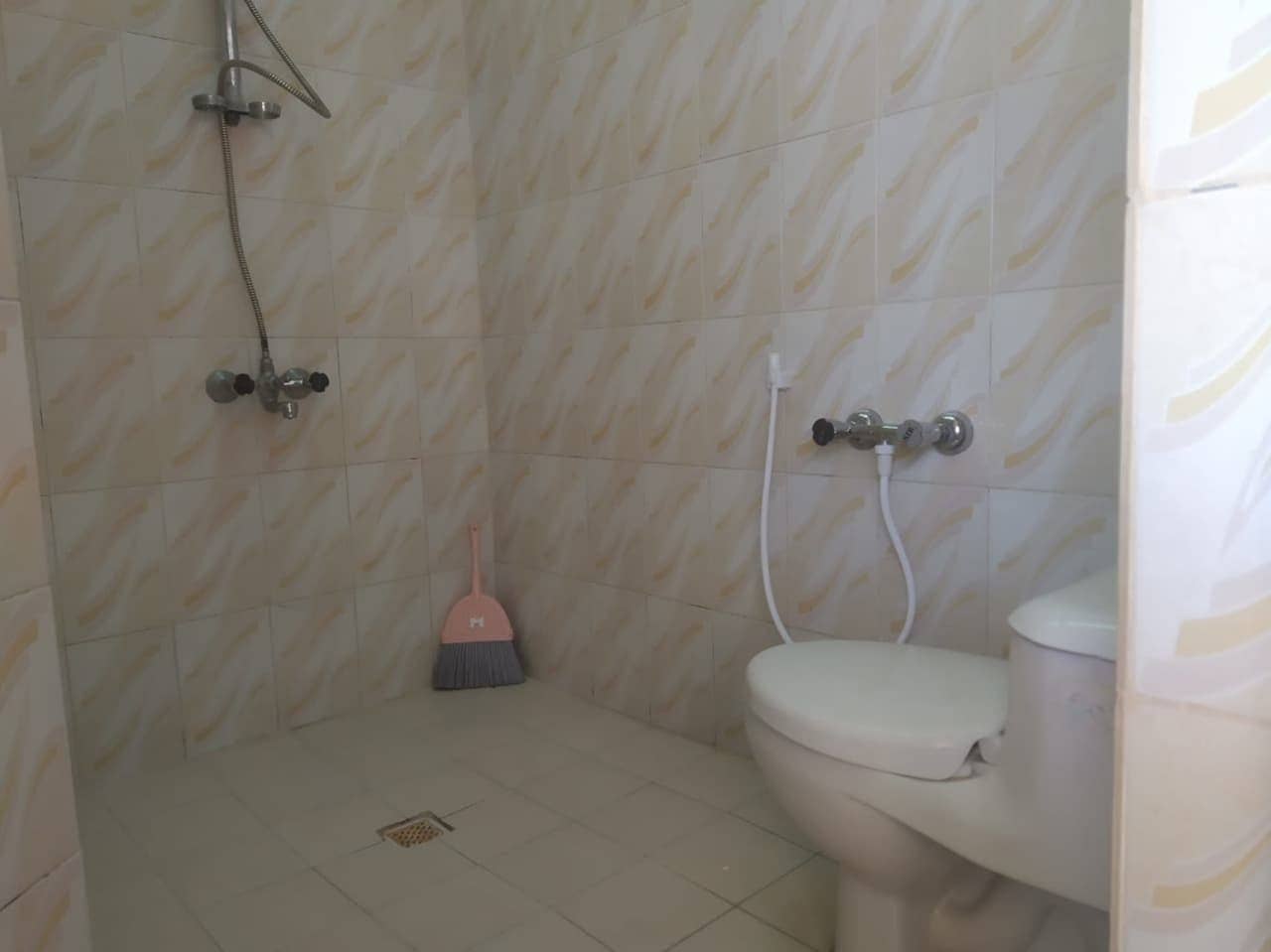 اجاره سوئیت در بلوار آیت - طبقه دوم