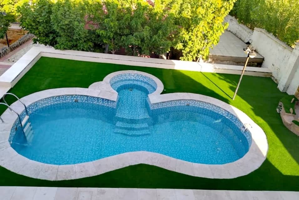 اجاره باغ ویلا با استخر روباز در قلات