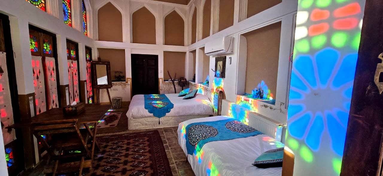 اجاره بوتیک هتل سنتی در امیرچخماق یزد- شاهنشین