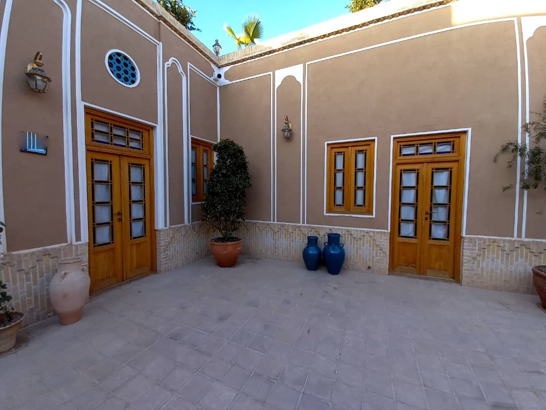 اجاره بومگردی در خیابان گلسرخ - شادی