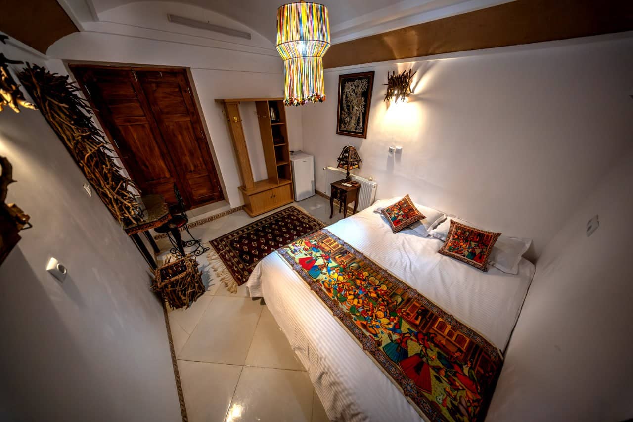 اجاره بوتیک هتل سنتی در امیرچخماق یزد- ایساتیس