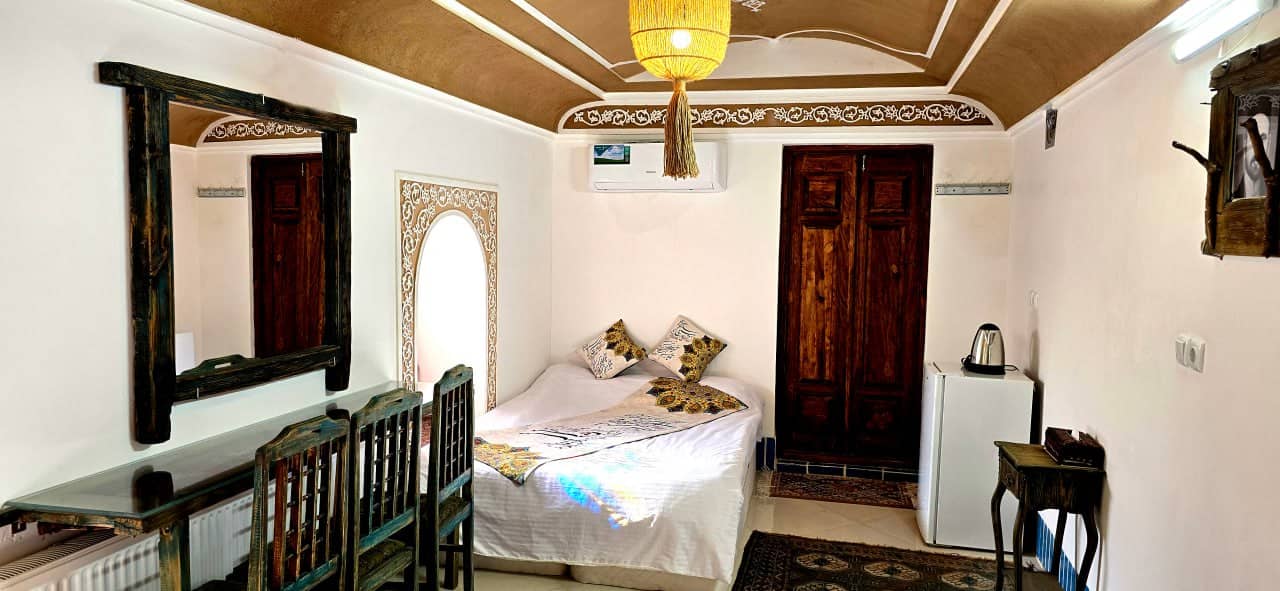 اجاره بوتیک هتل سنتی در امیرچخماق یزد- شعرا