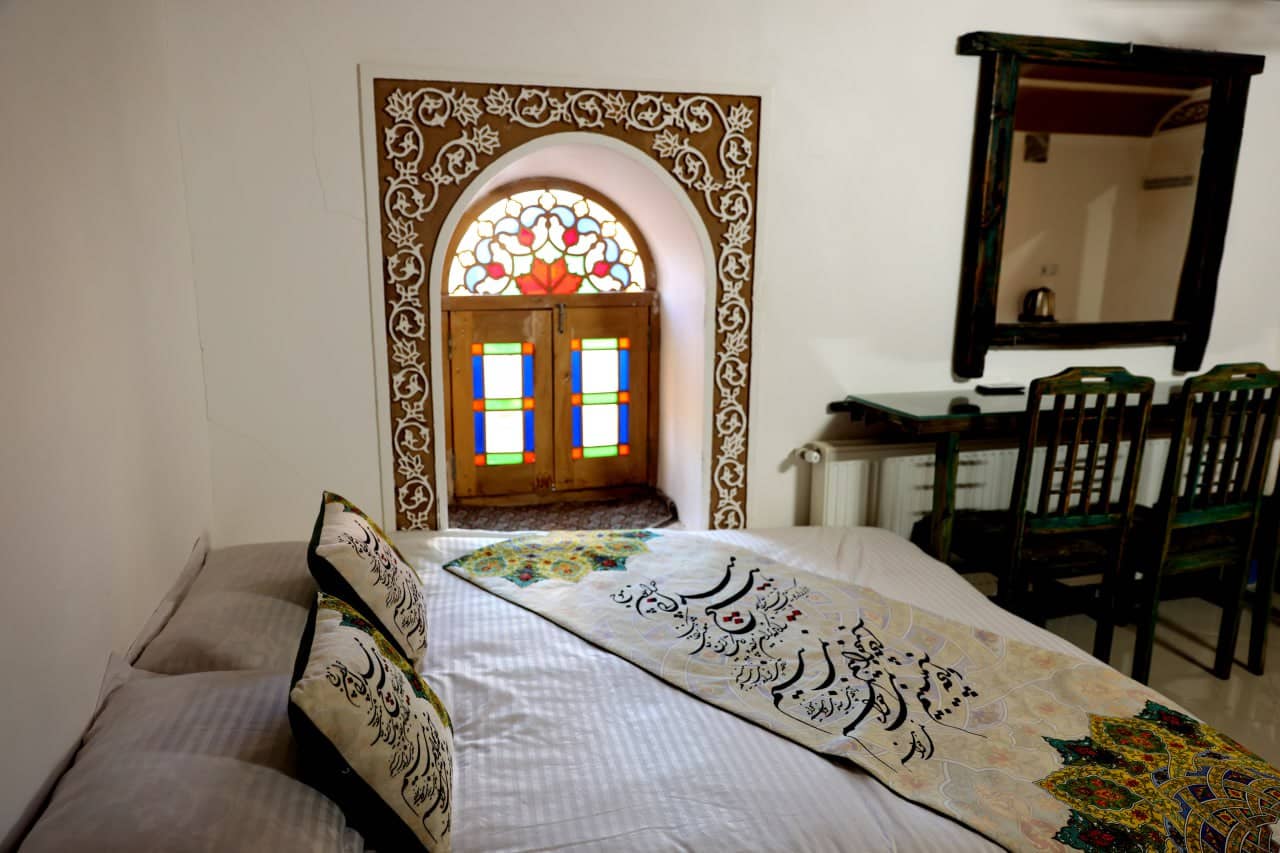 اجاره بوتیک هتل سنتی در امیرچخماق یزد- شعرا