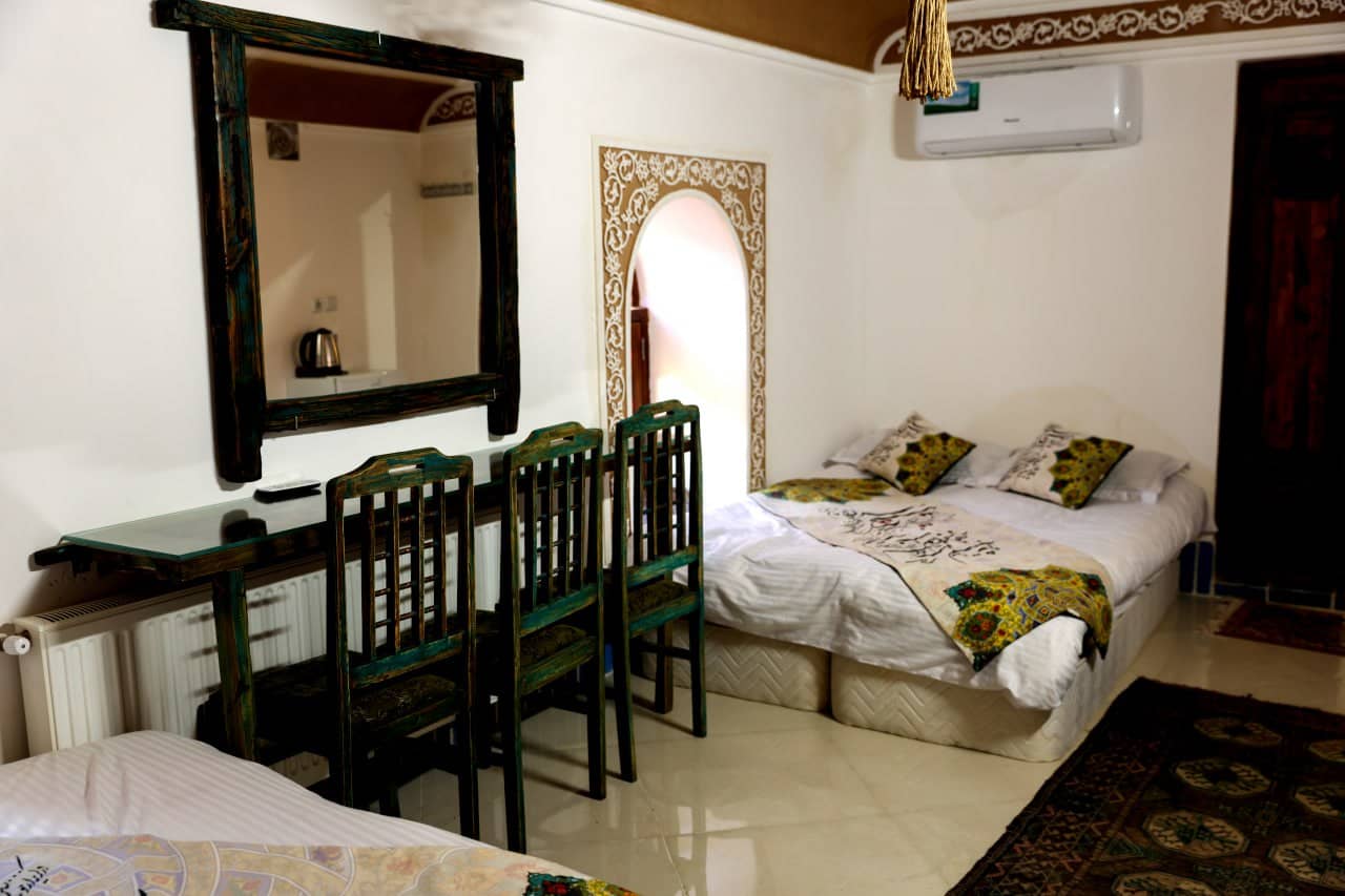 اجاره بوتیک هتل سنتی در امیرچخماق یزد- شعرا