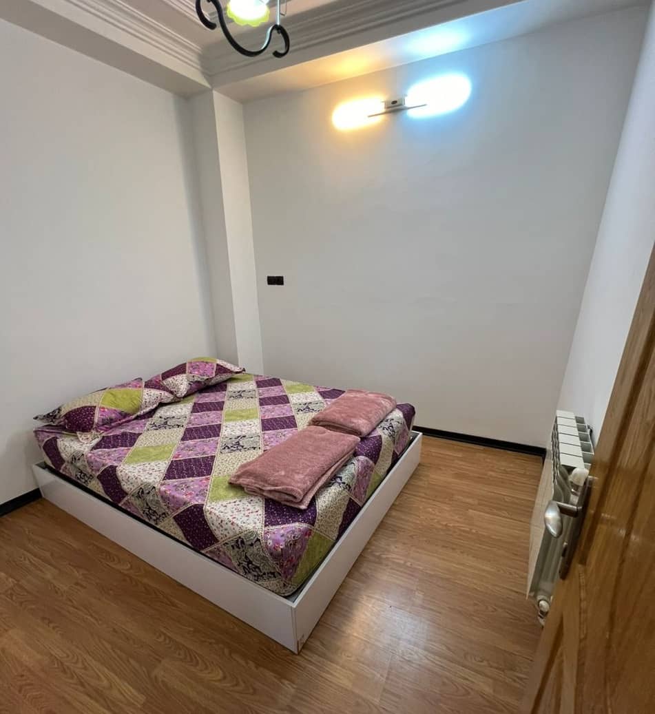 اجاره آپارتمان مبله در خیابان امام خمینی بندر کاووس.دو خوابه طبقه اول90 متری