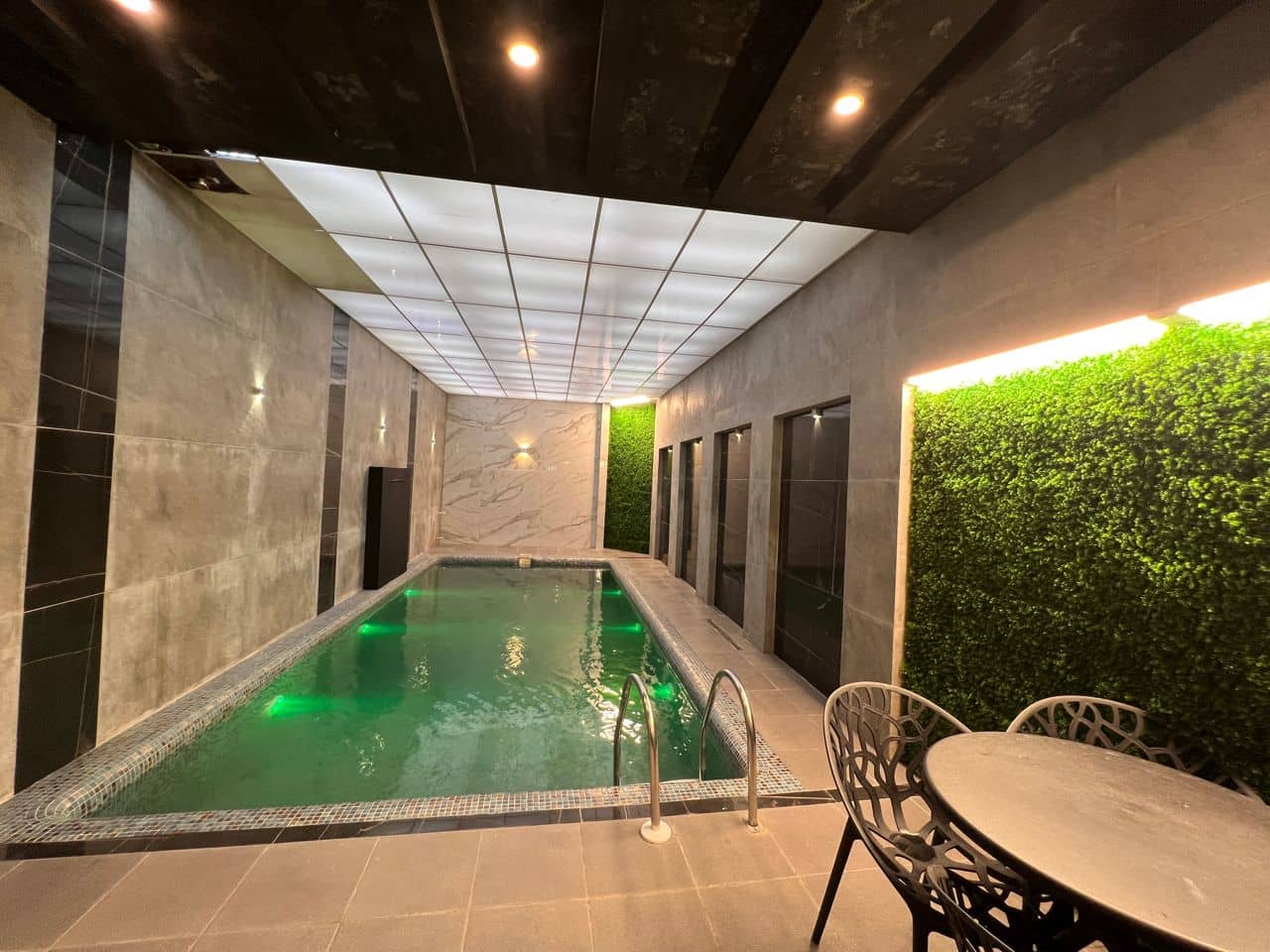 اجاره ویلا با استخر سرپوشیده آبگرم در آزادگان