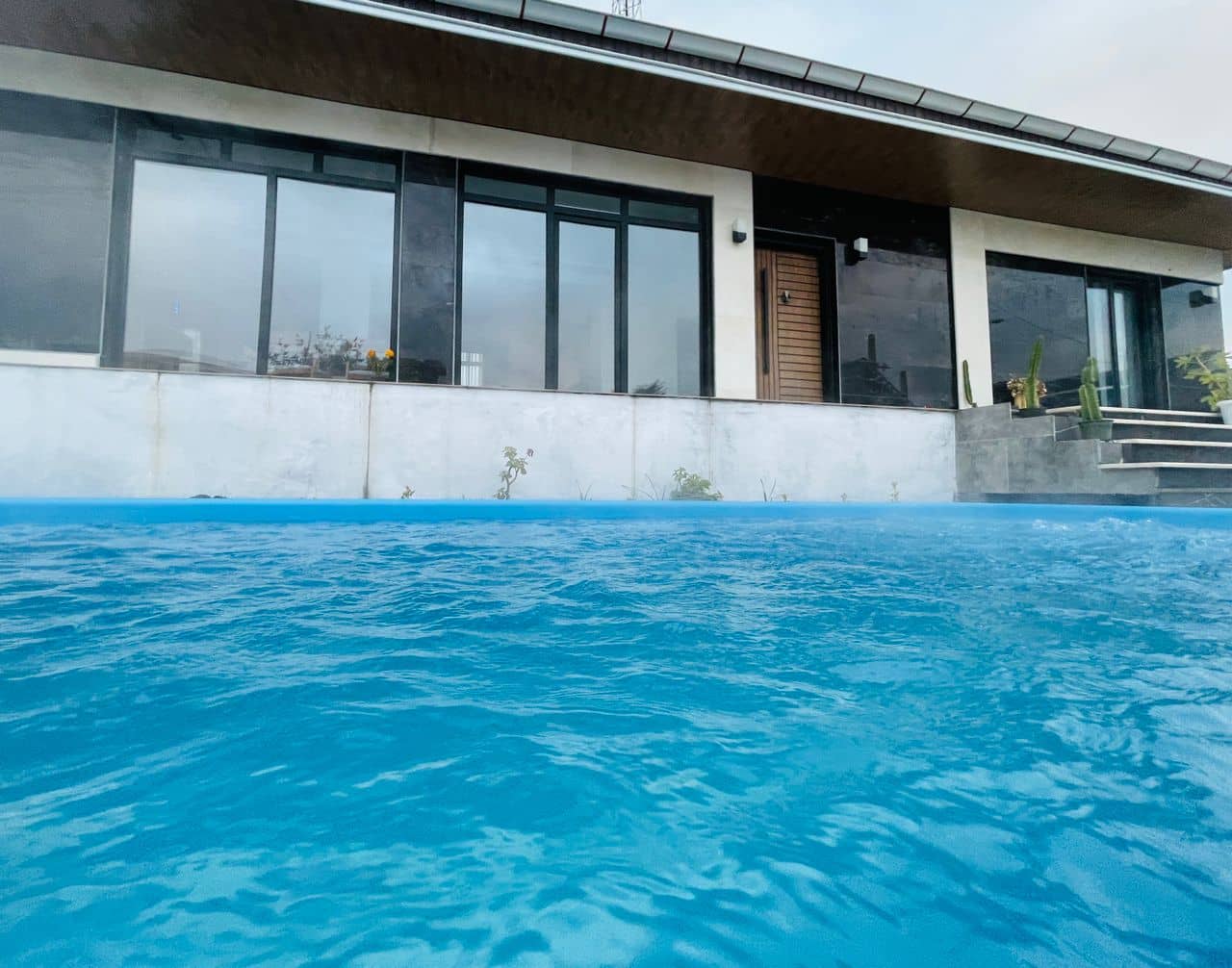 اجاره ویلا با استخر روباز در طالب آباد - بندر انزلی