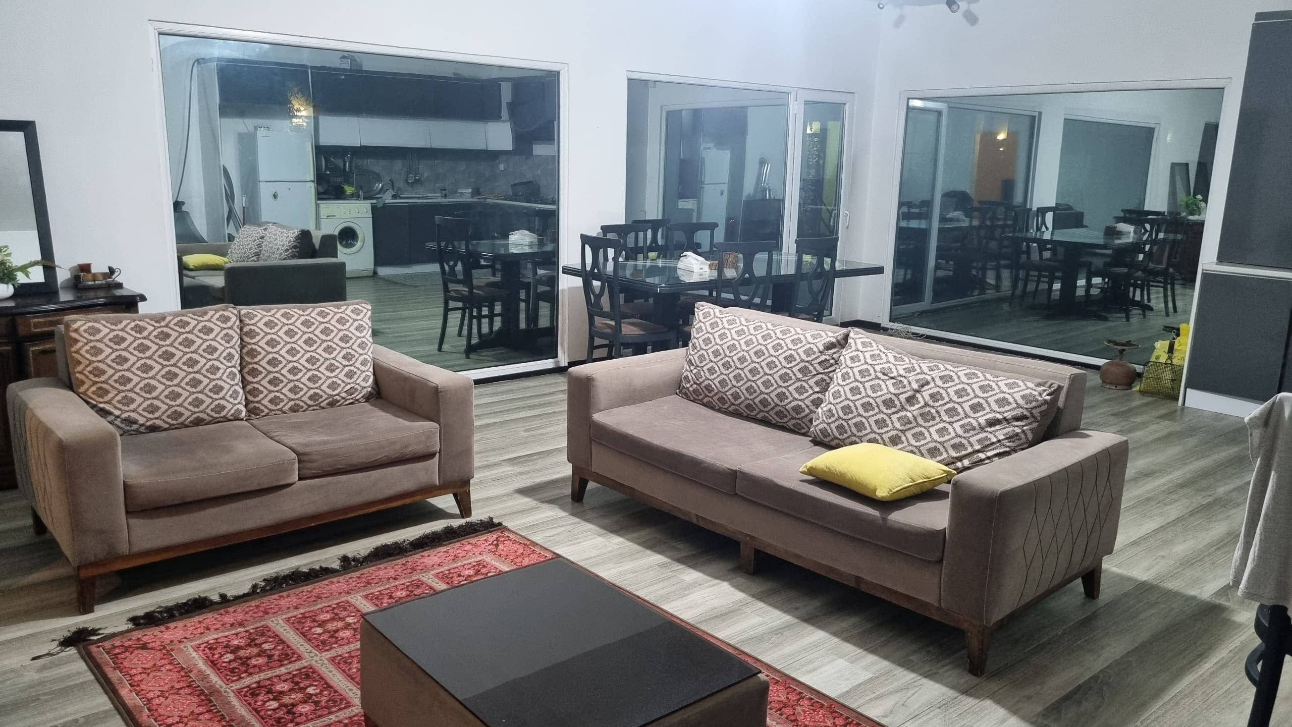 اجاره ویلا استخر روباز چهارفصل در کردان جنوبی