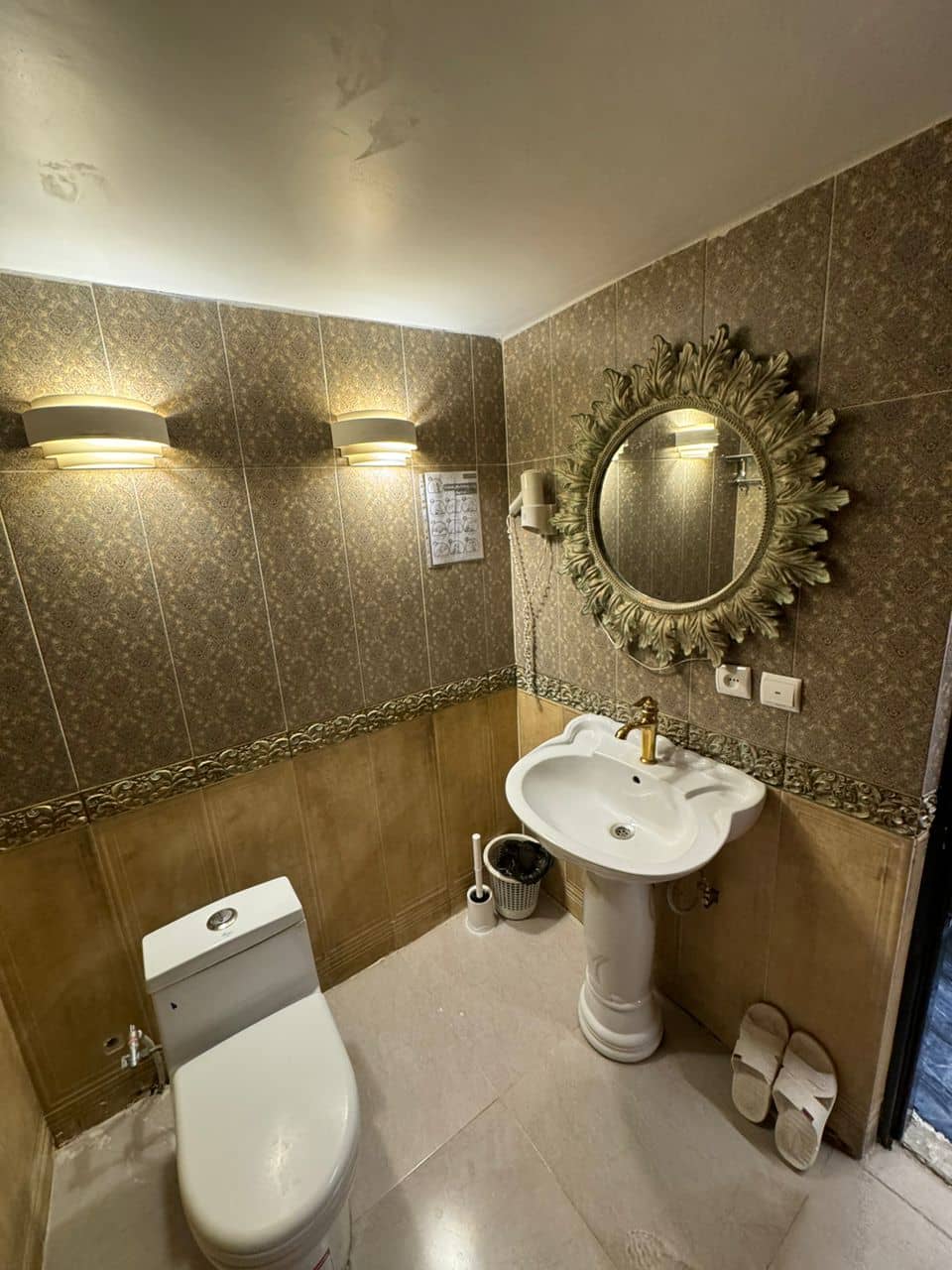 اجاره اتاق4 تخته  هتل در خیابان تختی همدان - اتاق 303