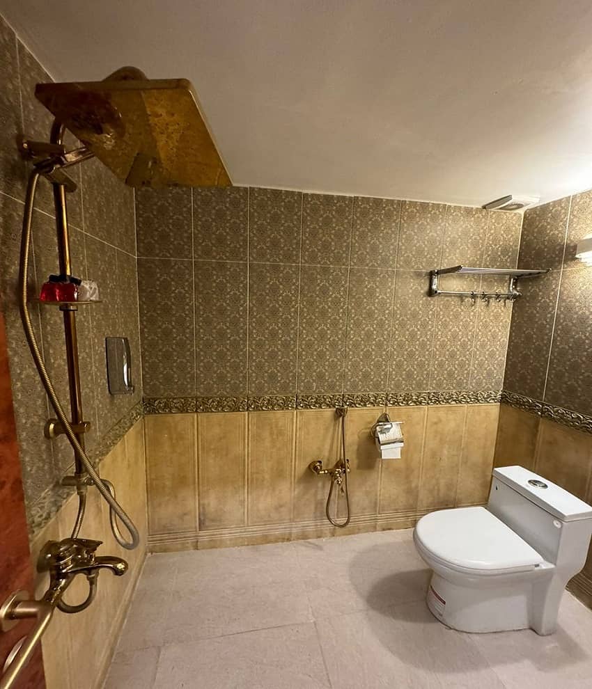 اجاره اتاق4 تخته  هتل در خیابان تختی همدان - اتاق 303