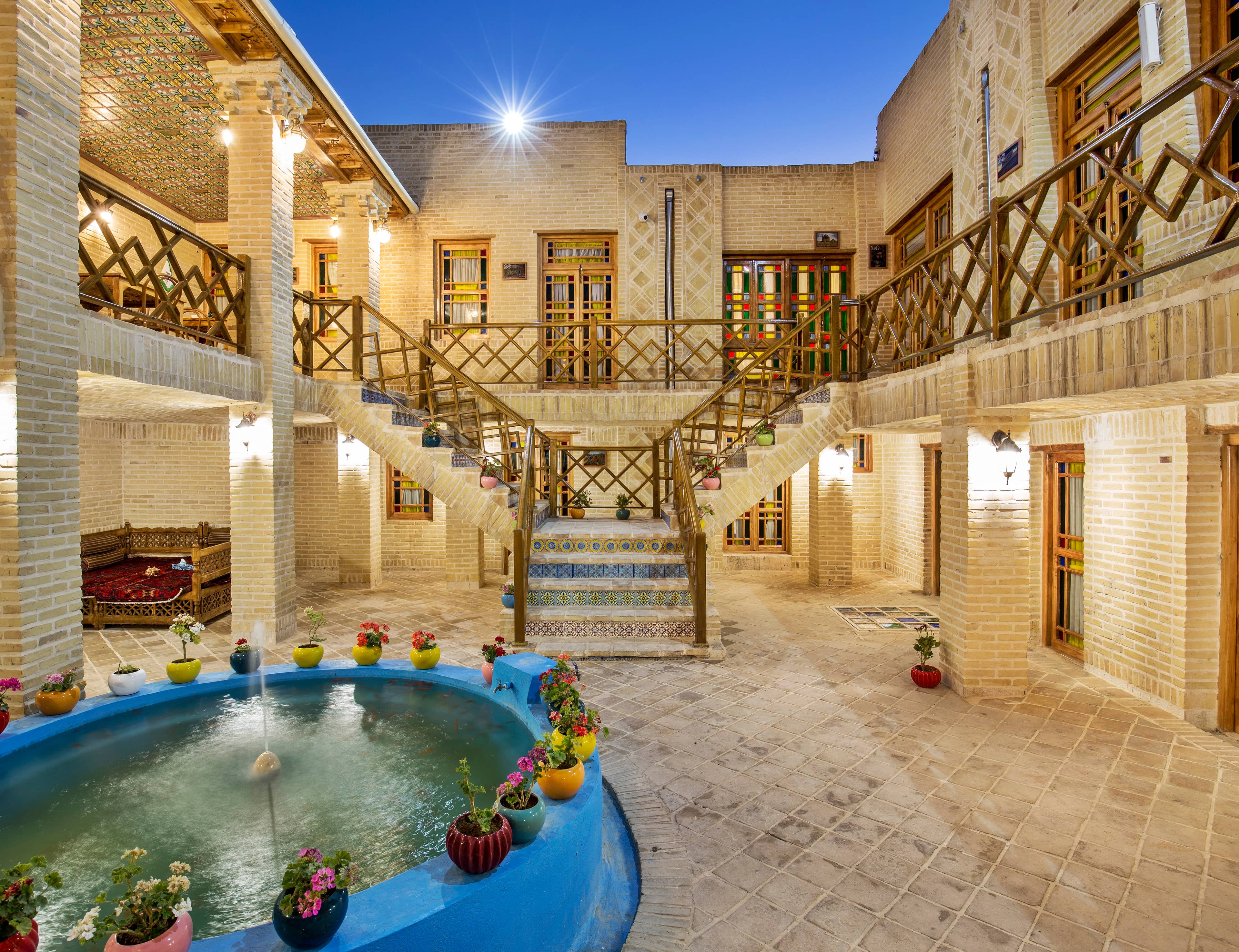 اجاره هتل سنتی انقلاب زنجان - ماهنشان