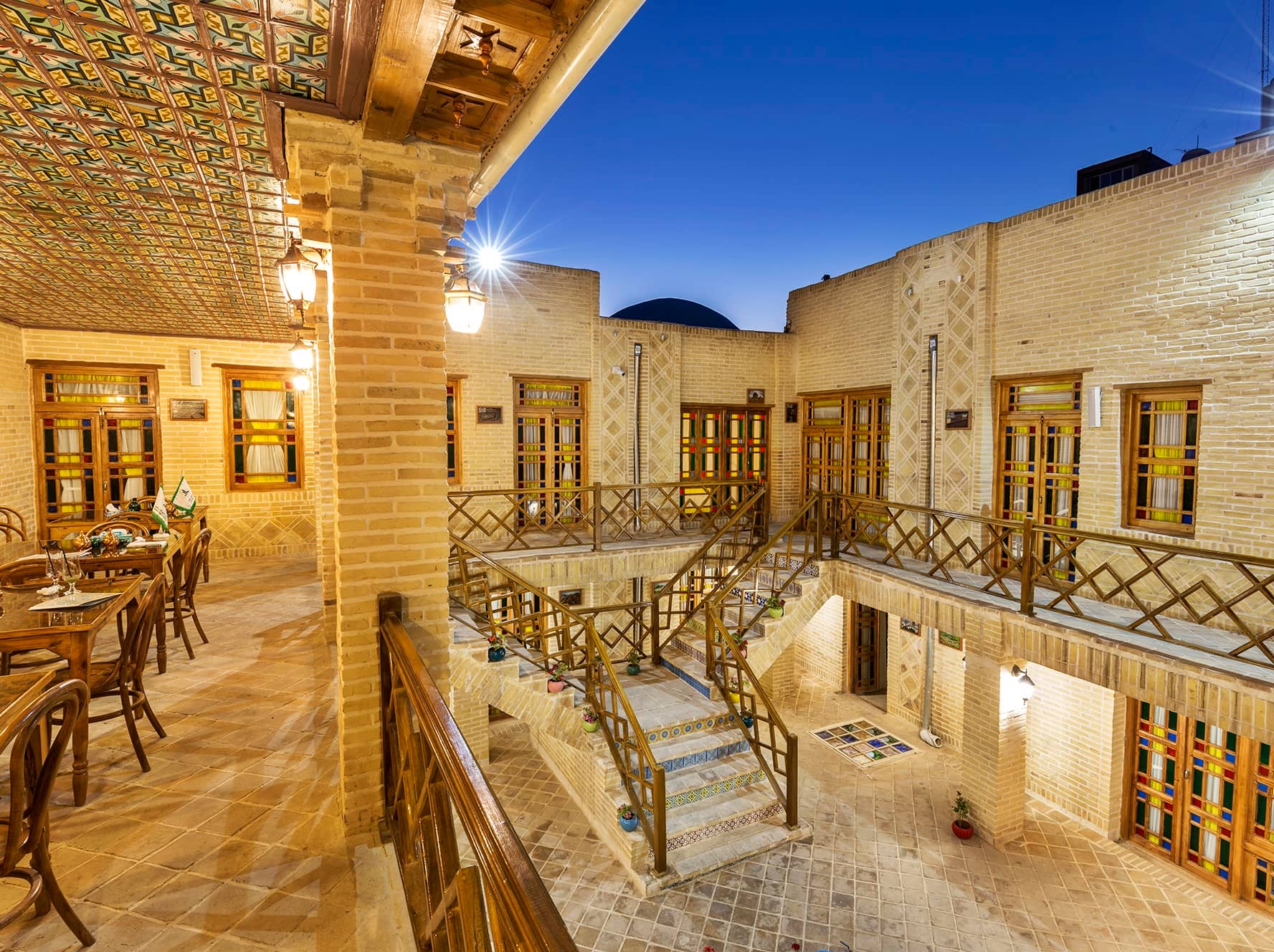 اجاره هتل سنتی انقلاب زنجان - تخت سلیمان