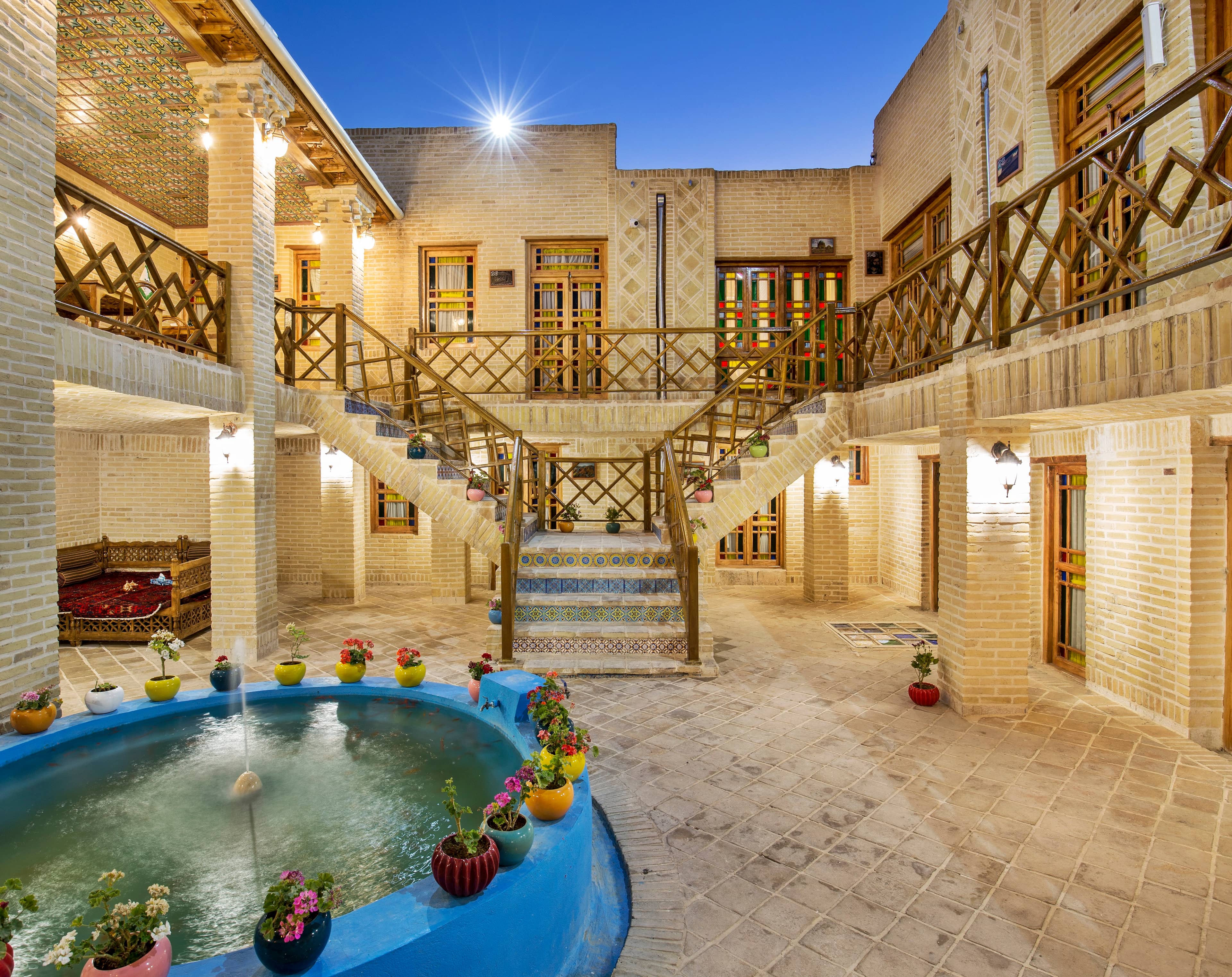 اجاره هتل سنتی انقلاب زنجان - تخت سلیمان