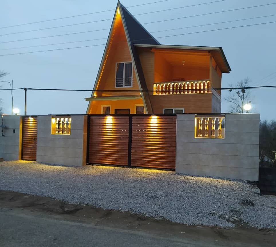 اجاره کلبه سوئیسی جنگلی استخر آب گرم سرپوشیده در پیرهرات- نزدیک به دریا