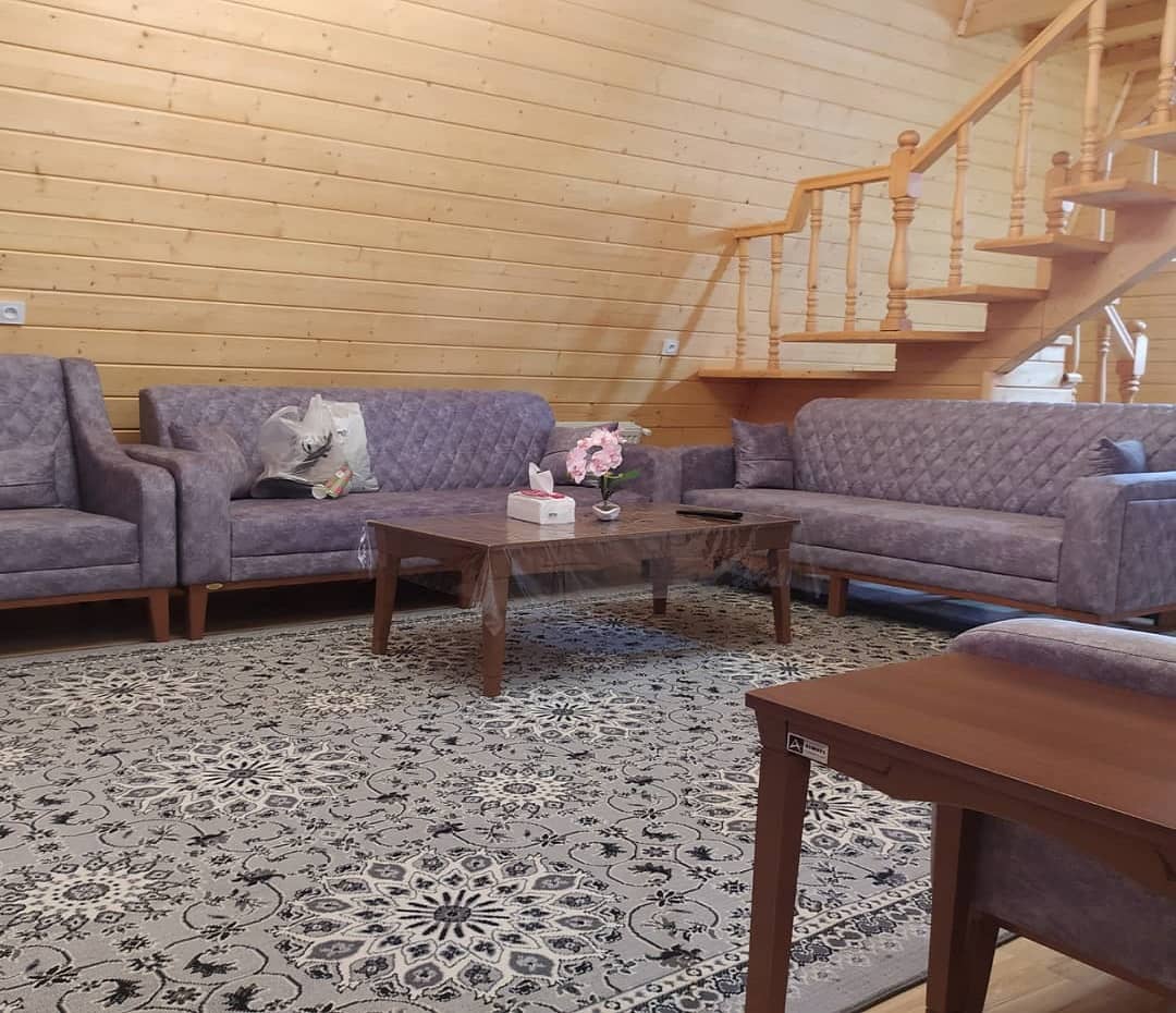 اجاره کلبه سوئیسی جنگلی استخر آب گرم سرپوشیده در پیرهرات- نزدیک به دریا