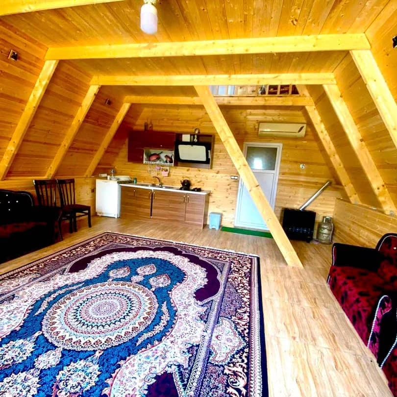 اجاره کلبه سوئیسی با استخر روباز در روستای گاونکلا لفور