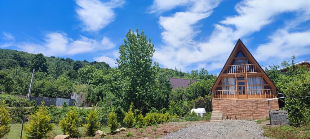 اجاره کلبه سوئیسی جنگلی در هلی خال