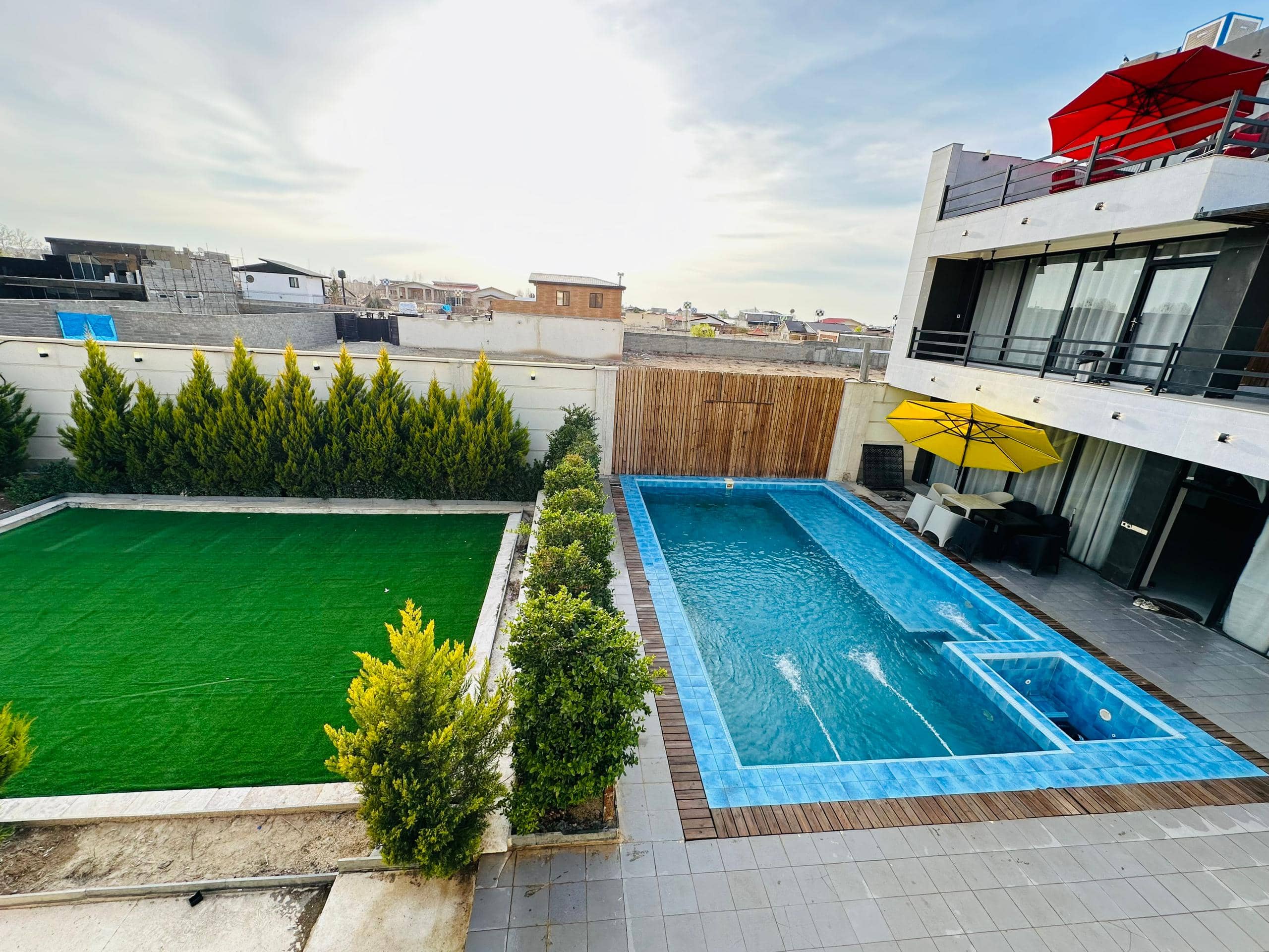 اجاره ویلا تریبلکس با استخرروباز آبگرم کرج