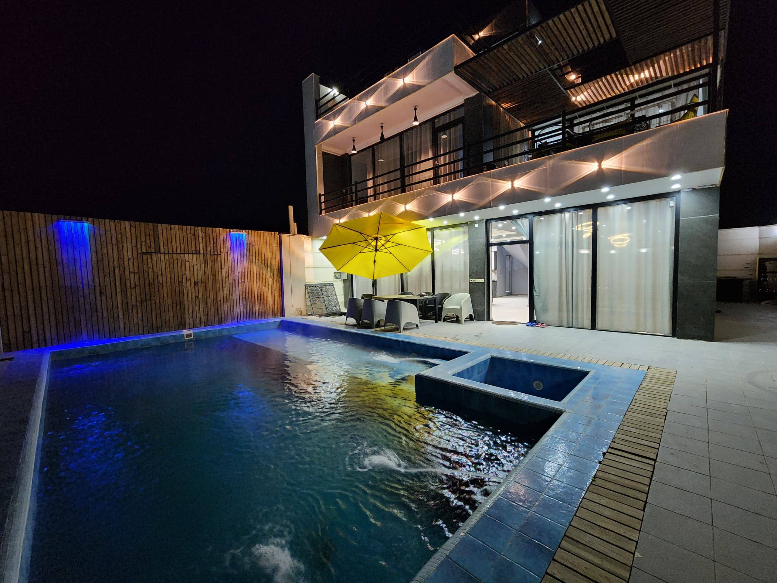 اجاره ویلا تریبلکس با استخرروباز آبگرم کرج