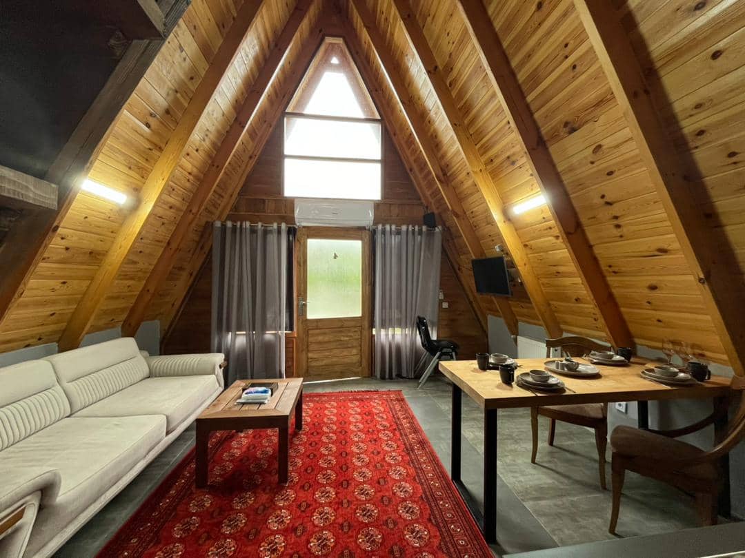 اجاره کلبه سوئیسی با جکوزی در سرخرود - نزدیک به ساحل