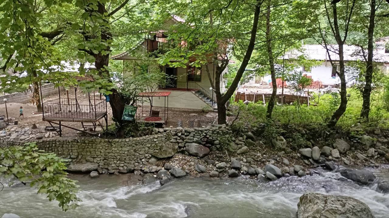 اجاره خانه باغ نزدیک رودخانه در گیجاو - همکف