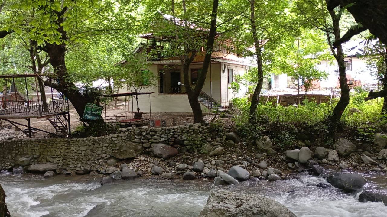 اجاره خانه باغ جنگلی نزدیک رودخانه در گیجاو - اول