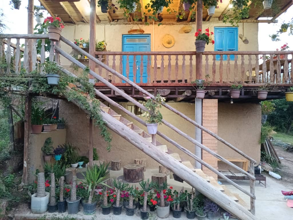 اقامتگاه بومگردی جنگلی در روستای ولمازو