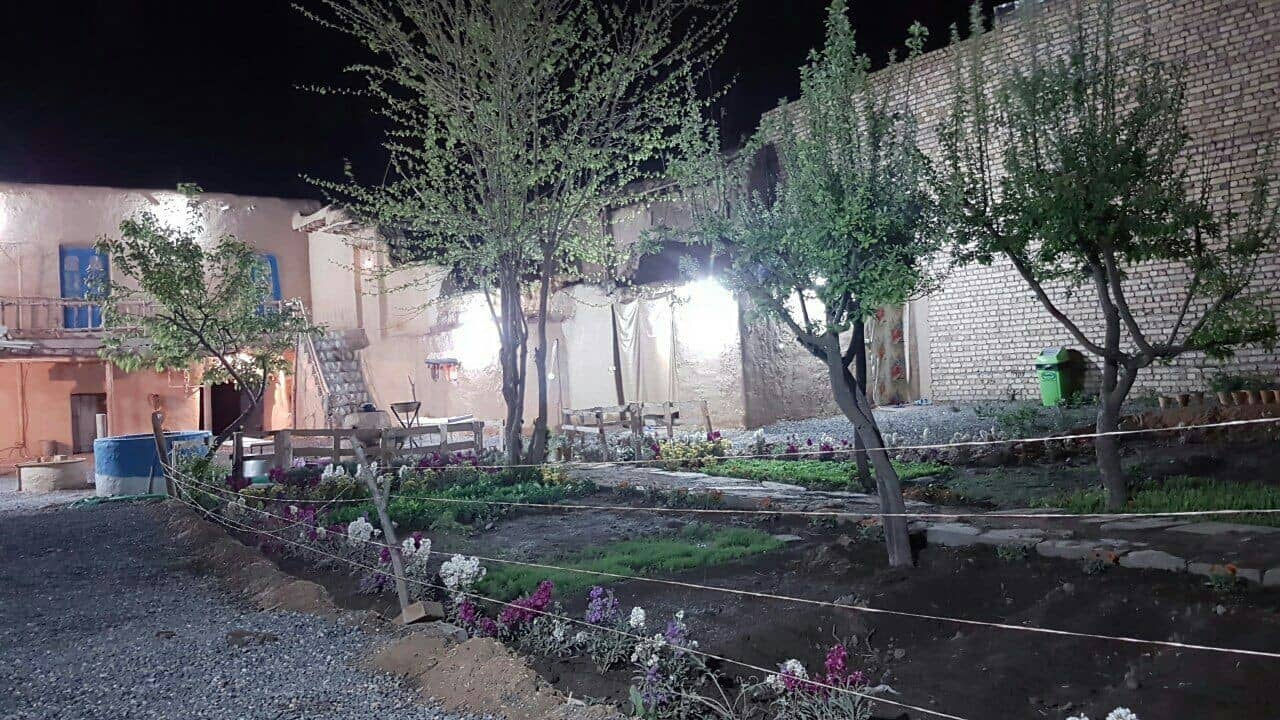 اجاره اقامتگاه بومگردی و خانه روستایی در امزاجرد همدان