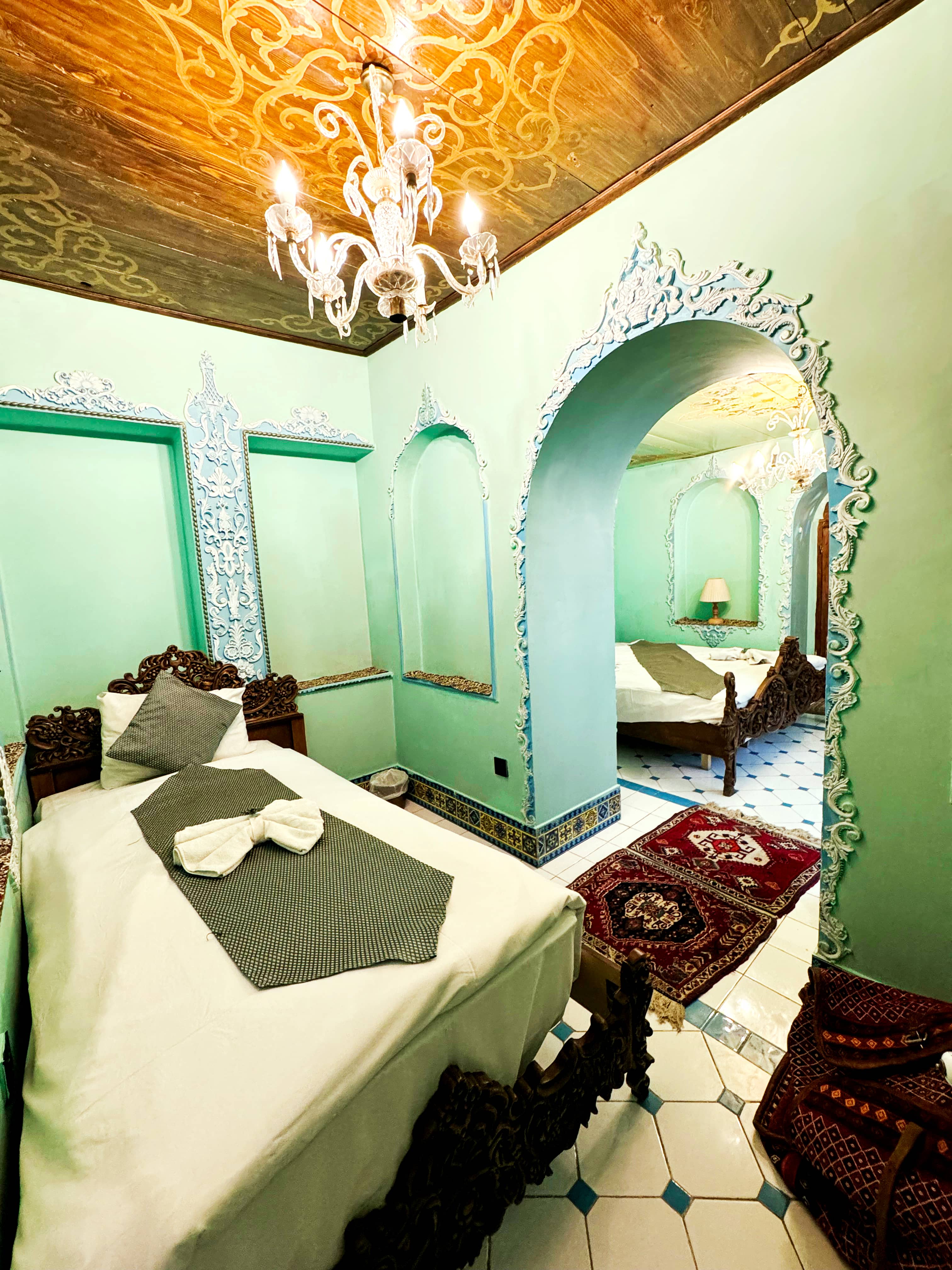 اجاره اتاق سنتی در 9 دی شیراز - گوشواره چپ