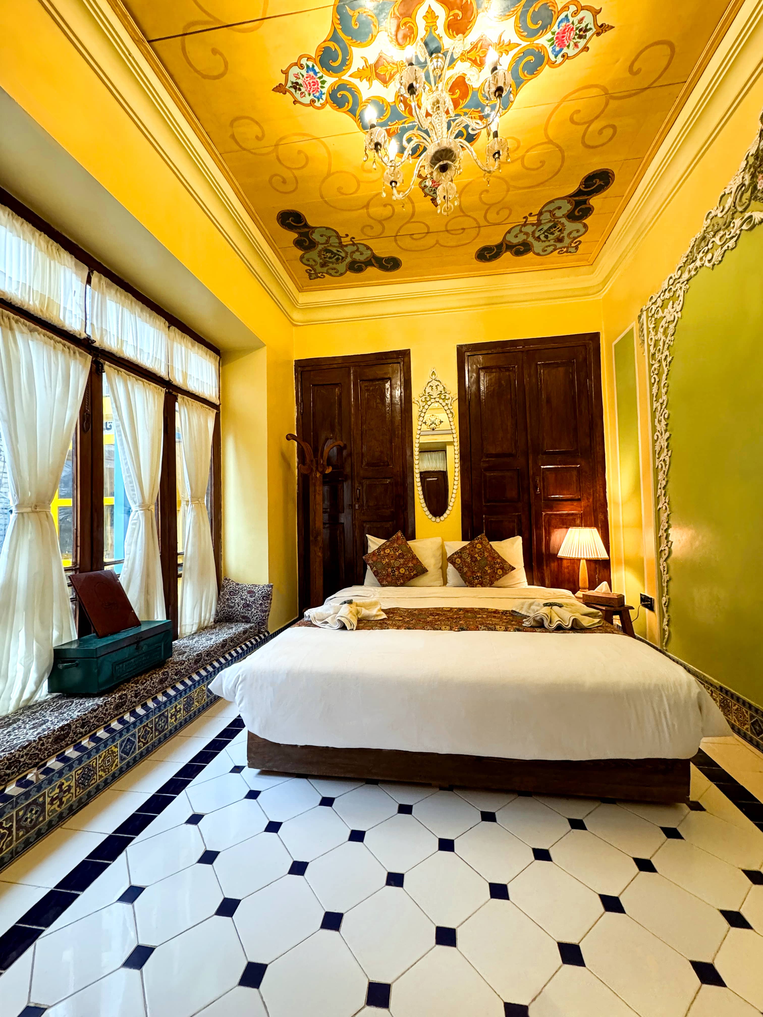 اجاره اتاق سنتی در 9 دی شیراز - سه کنج