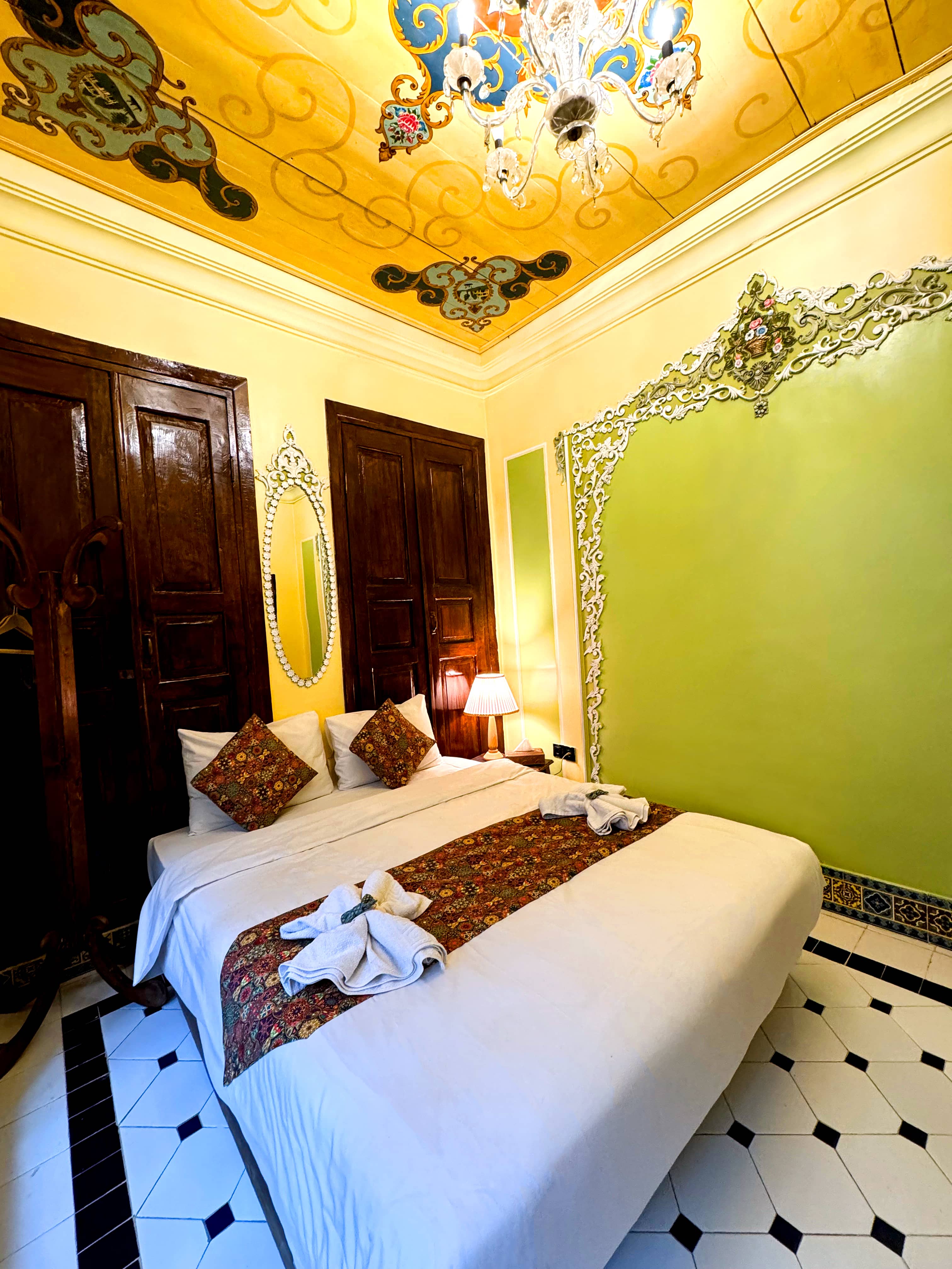 اجاره اتاق سنتی در 9 دی شیراز - سه کنج