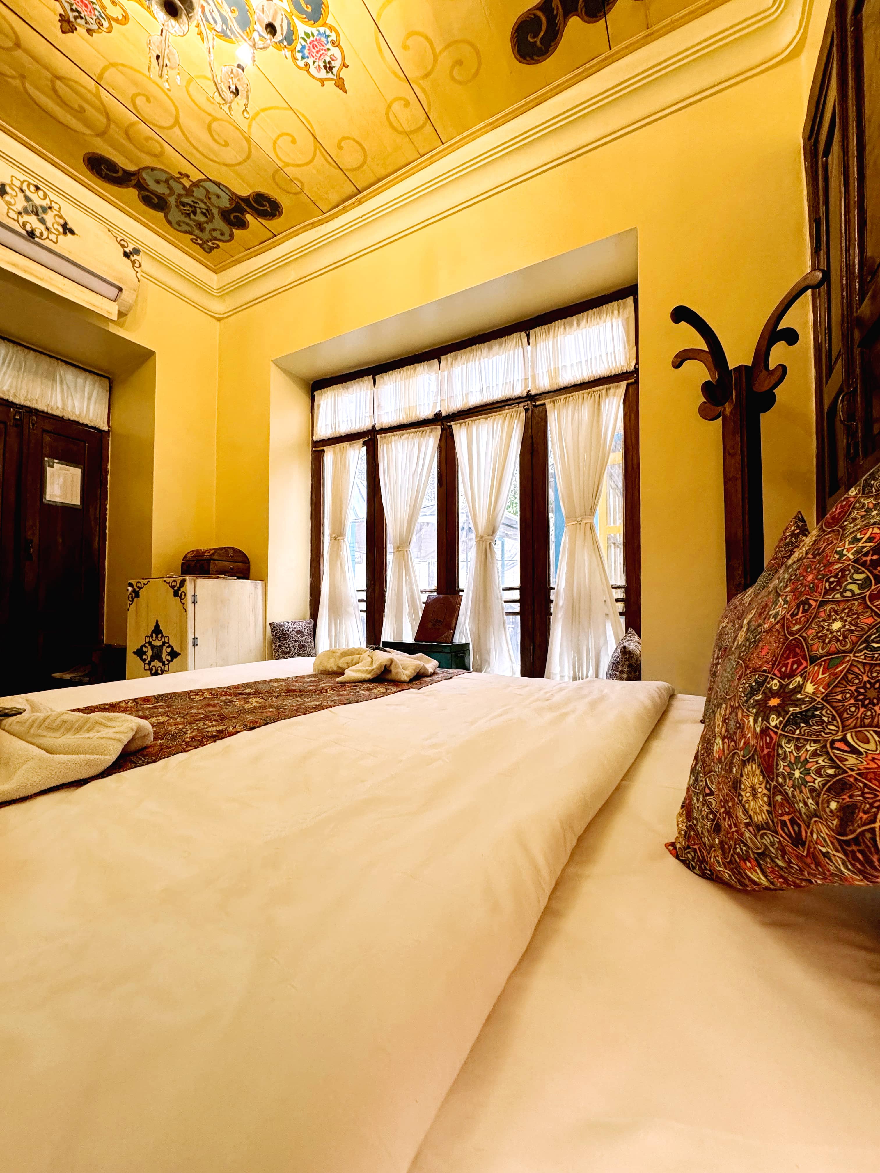 اجاره اتاق سنتی در 9 دی شیراز - سه کنج