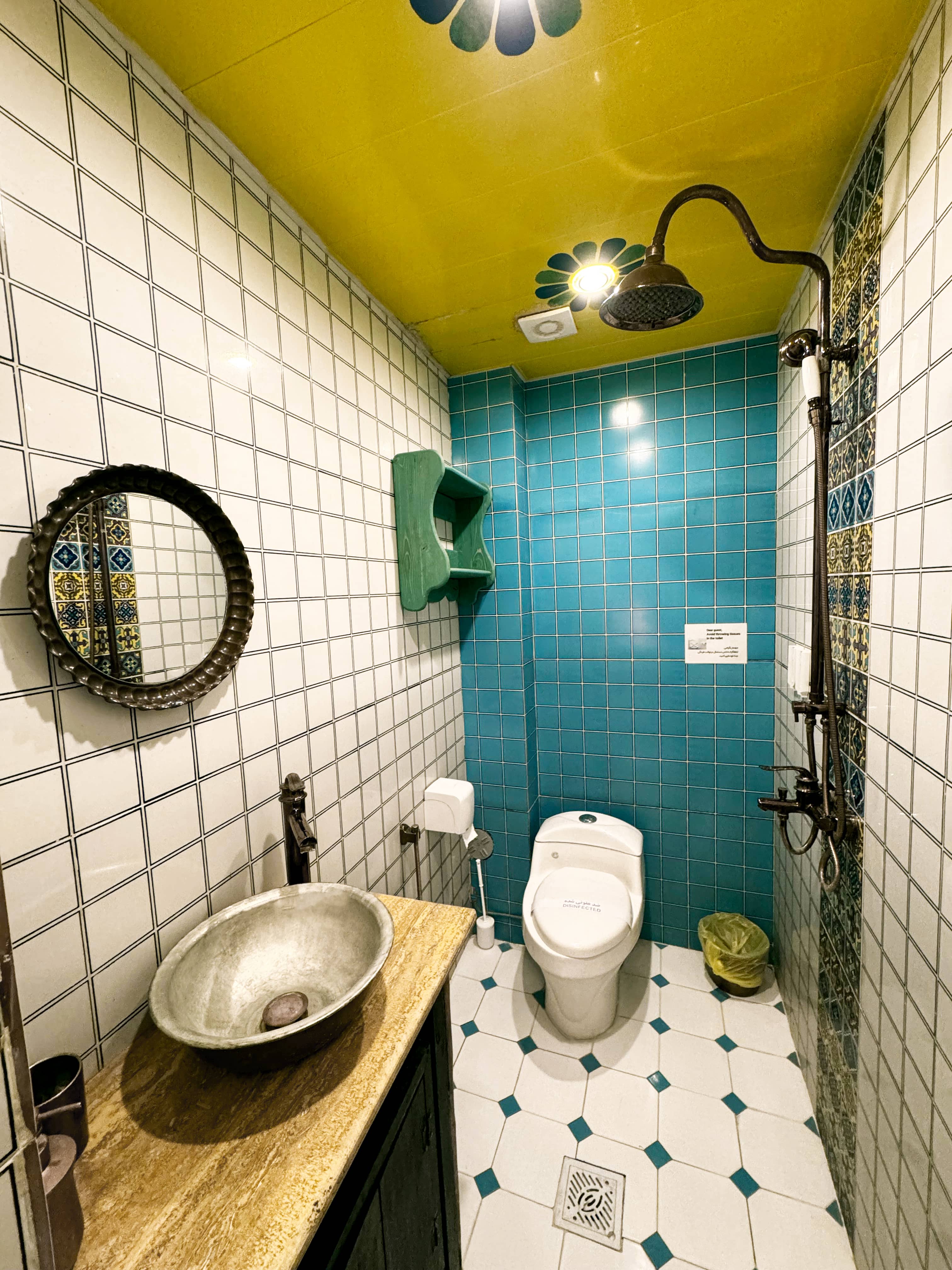 اجاره اتاق سنتی در 9 دی شیراز - سه کنج