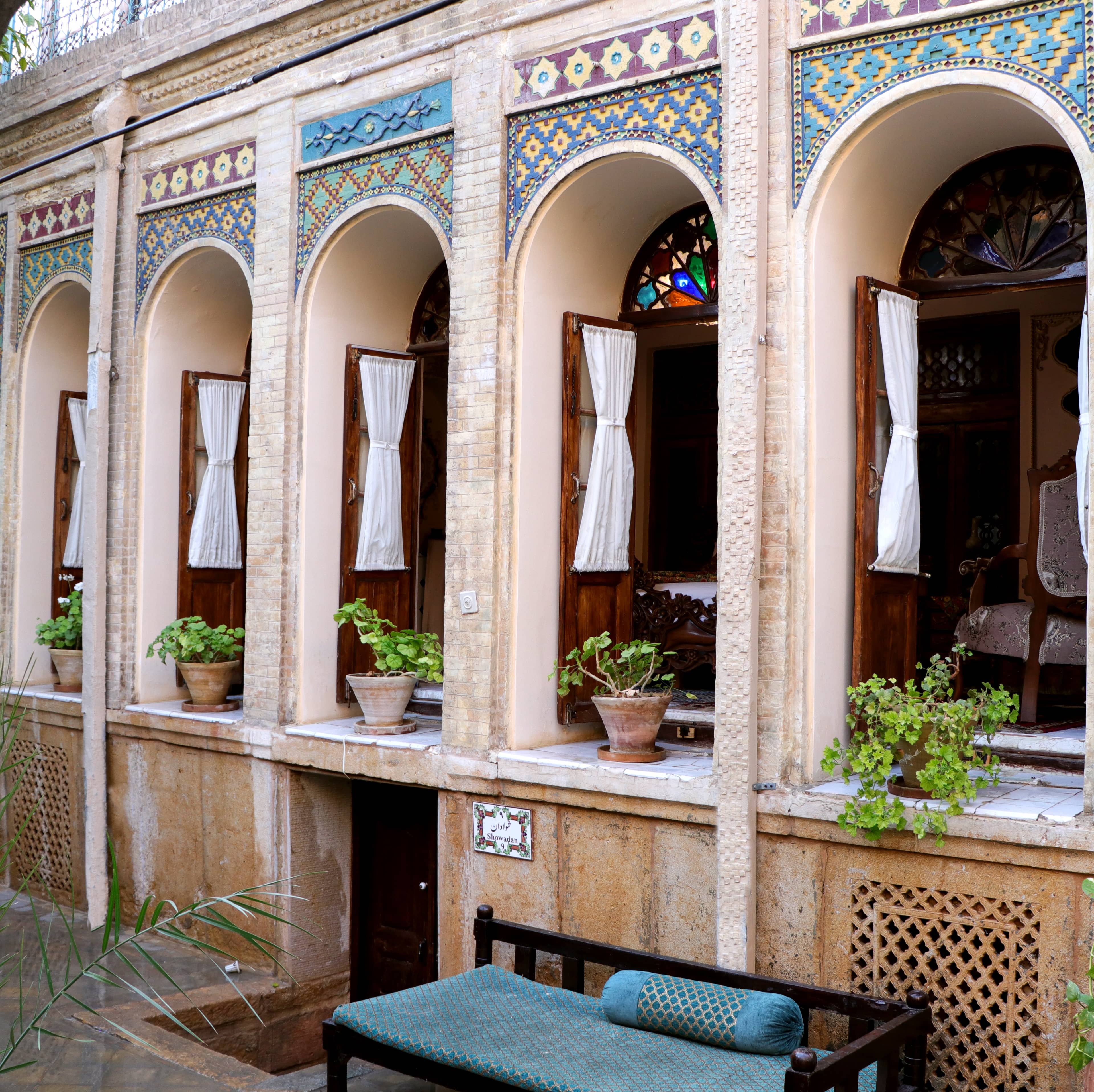 اجاره اتاق سنتی در 9 دی شیراز - پنج دری