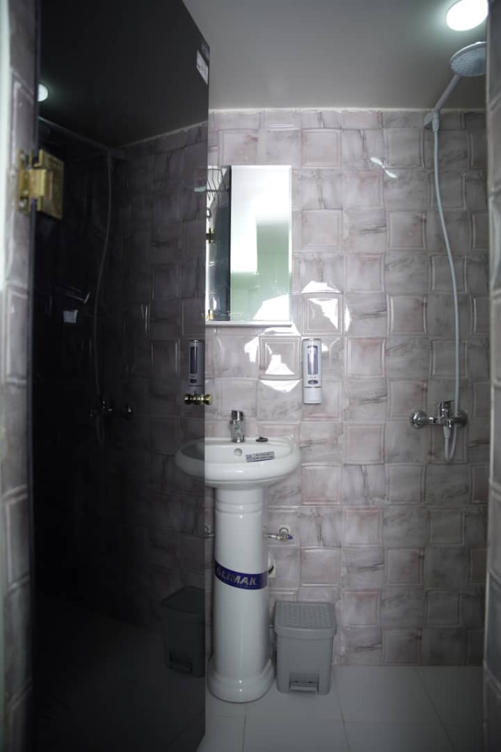 اجاره اتاق هتل در نزدیکی نقش جهان - سه تخته