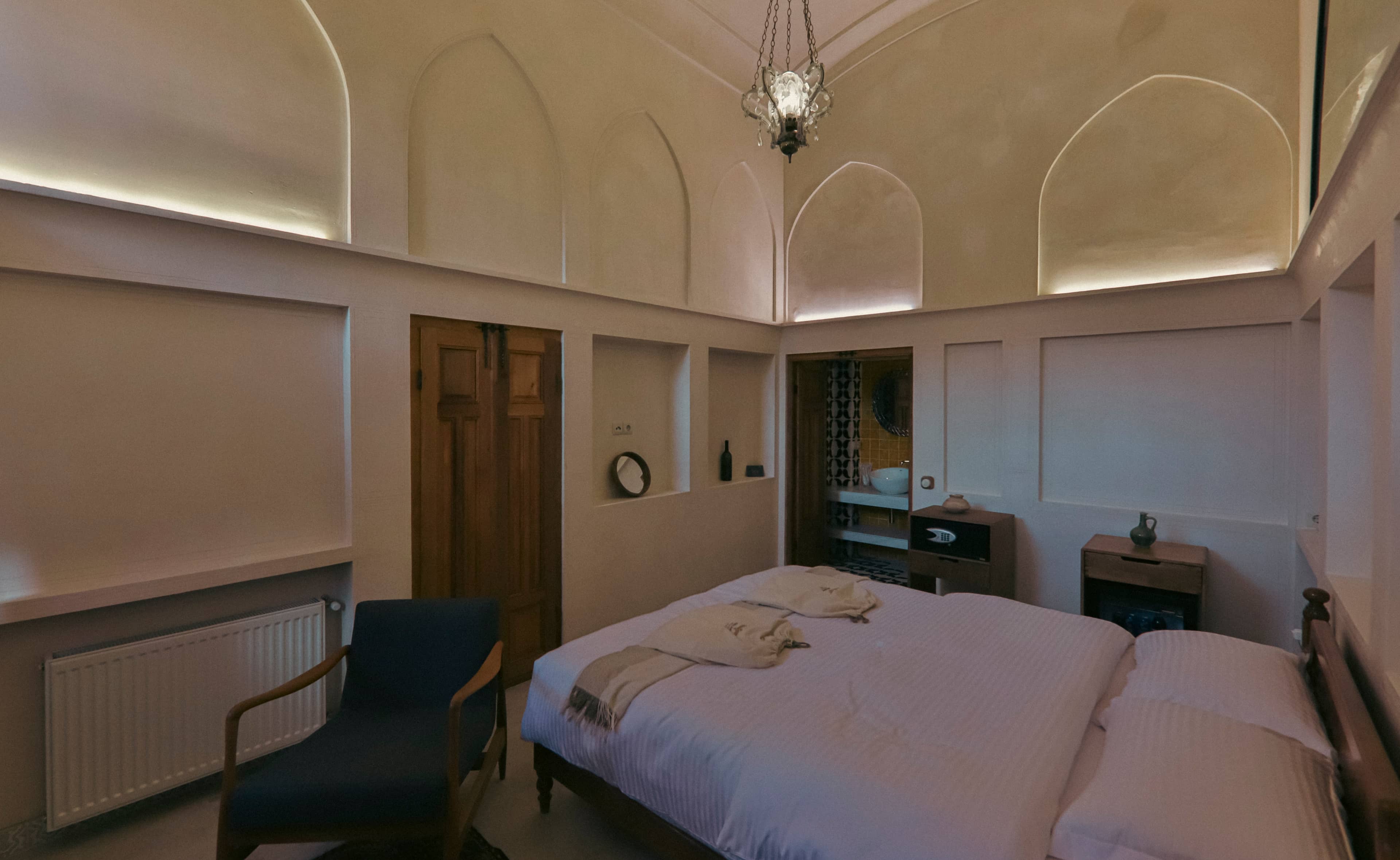 اجاره بوتیک هتل سنتی در فاضل نراقی کاشان - توکا