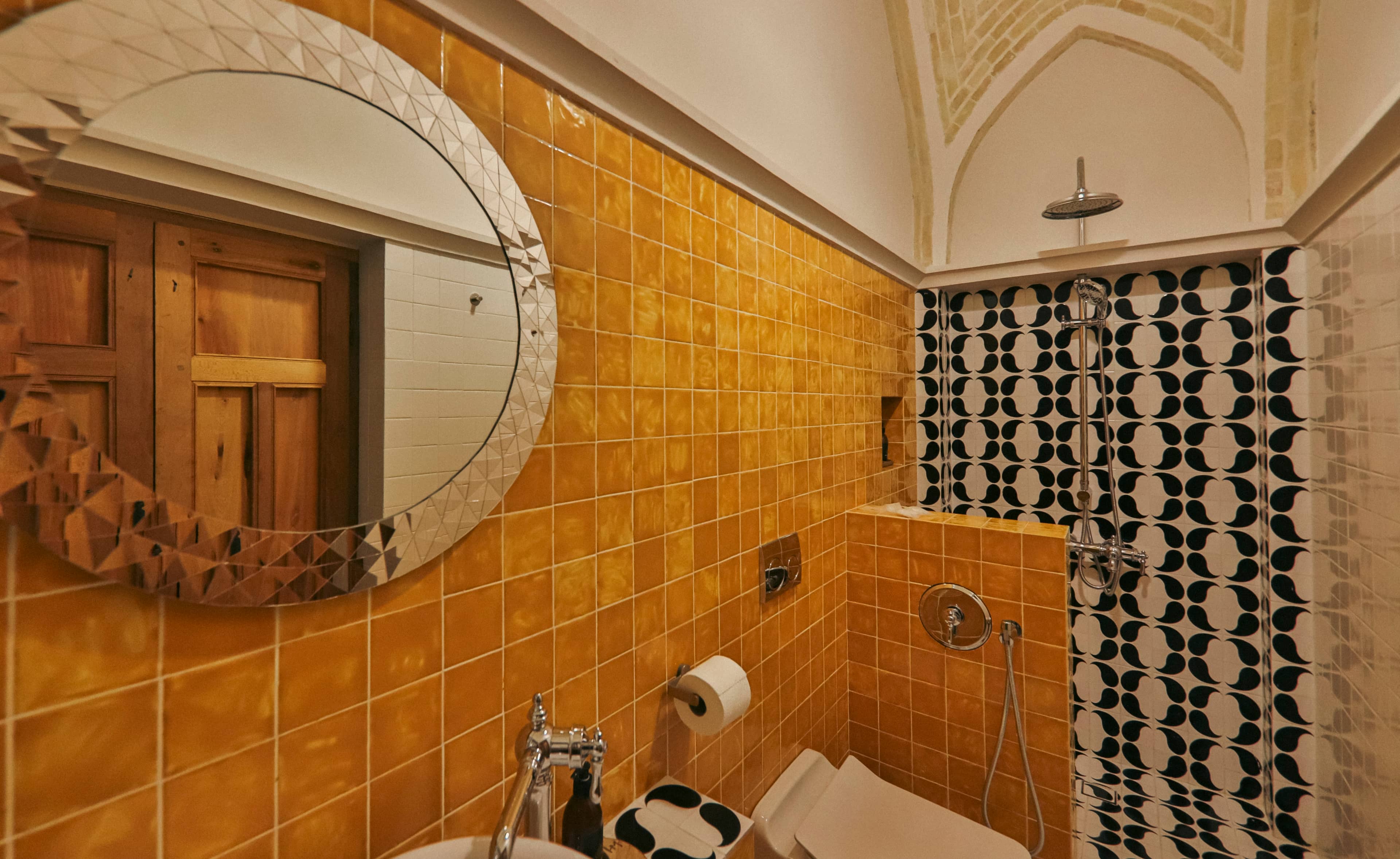 اجاره بوتیک هتل سنتی در فاضل نراقی کاشان - توکا