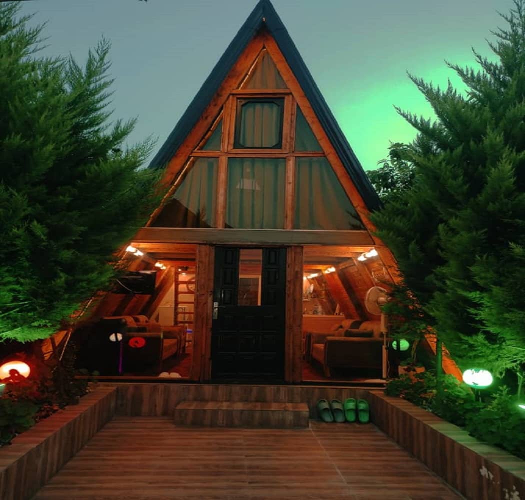 اجاره کلبه سوئیسی جنگلی  جکوزی دار در روستای کلاریکلا سواد کوه