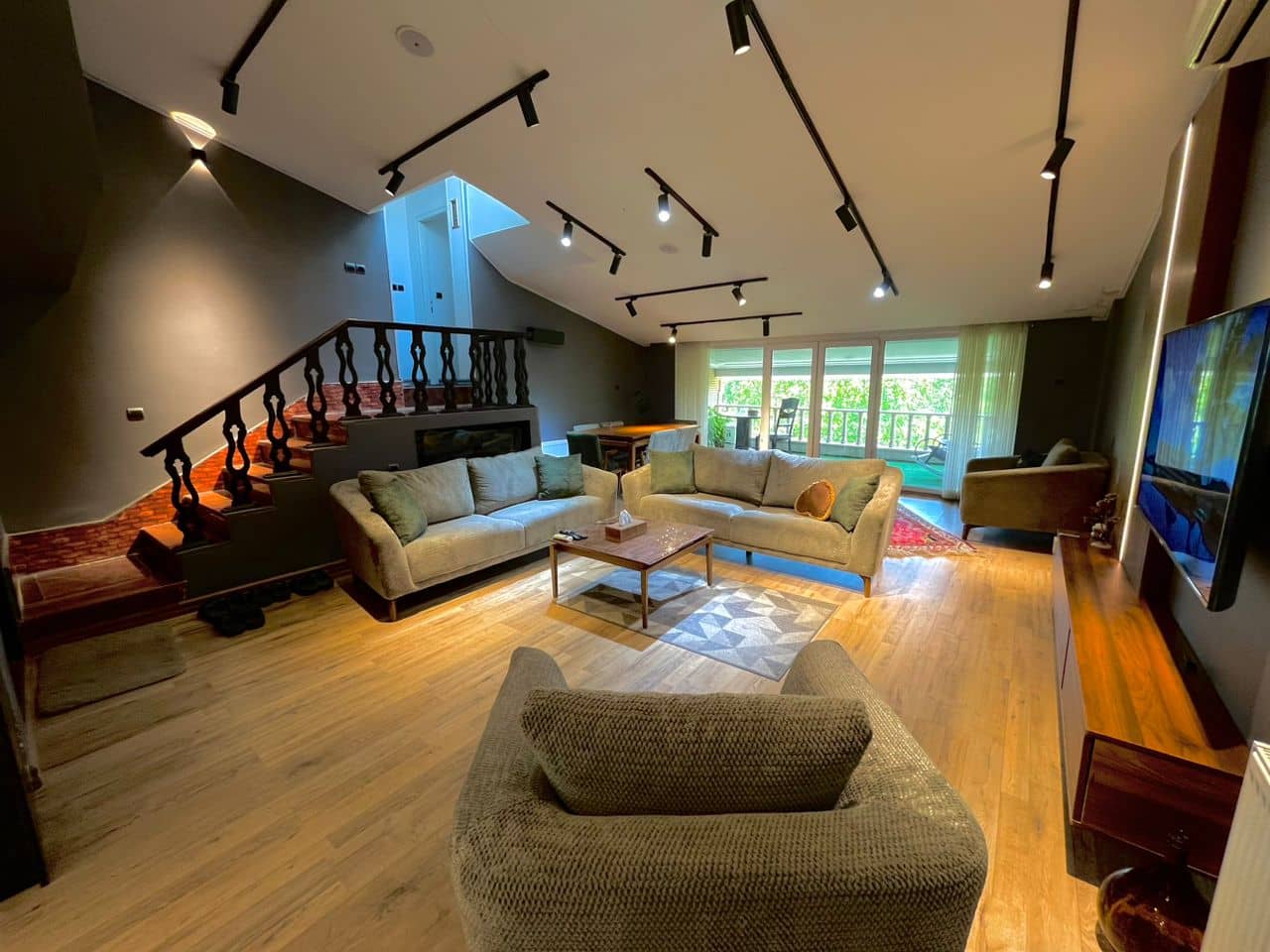 اجاه منزل ویلایی در میرزای شیرازی شرقی شیراز - طبقه دوم