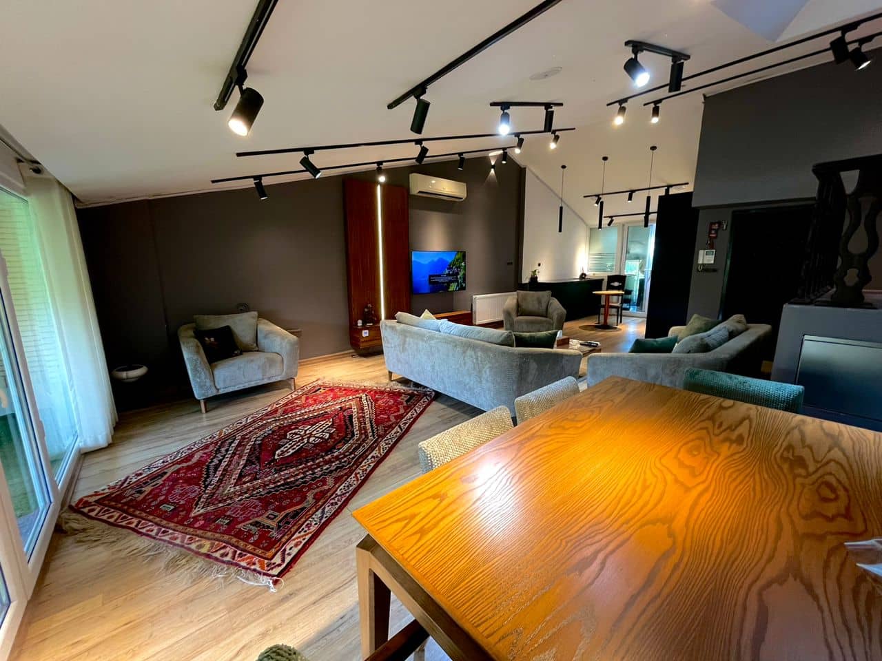 اجاه منزل ویلایی در میرزای شیرازی شرقی شیراز - طبقه دوم