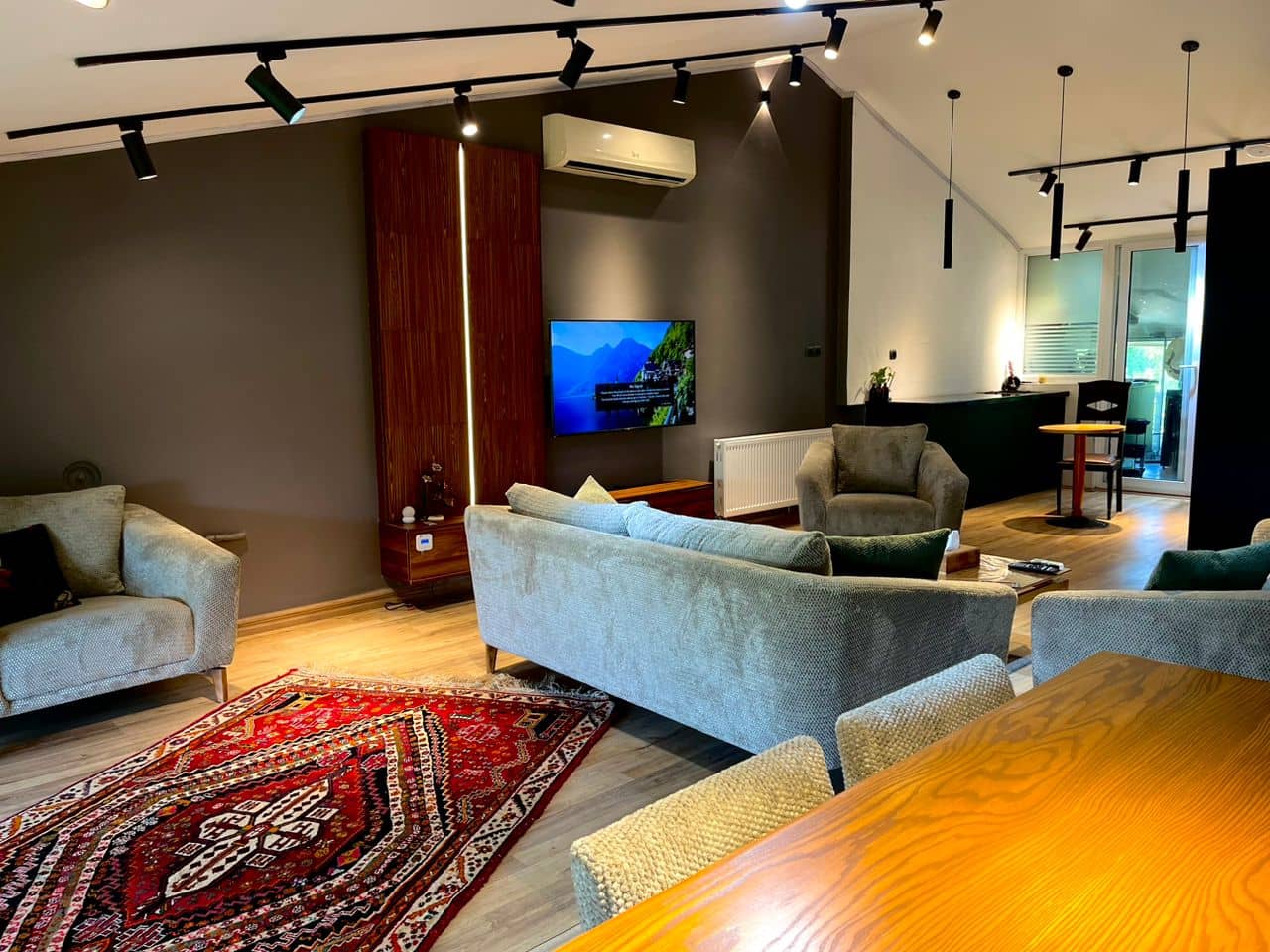 اجاه منزل ویلایی در میرزای شیرازی شرقی شیراز - طبقه دوم