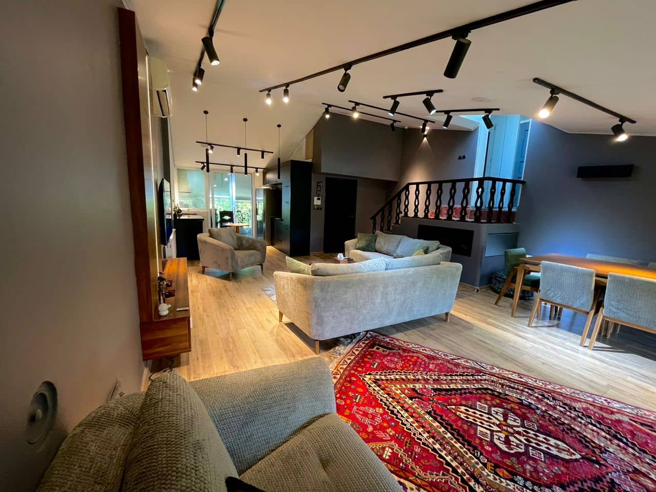 اجاه منزل ویلایی در میرزای شیرازی شرقی شیراز - طبقه دوم