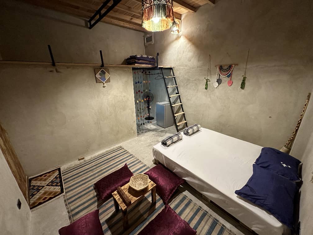 اجاره اتاق بومگردی ساحلی در جزیره هنگام جدید - اتاق مکرمه