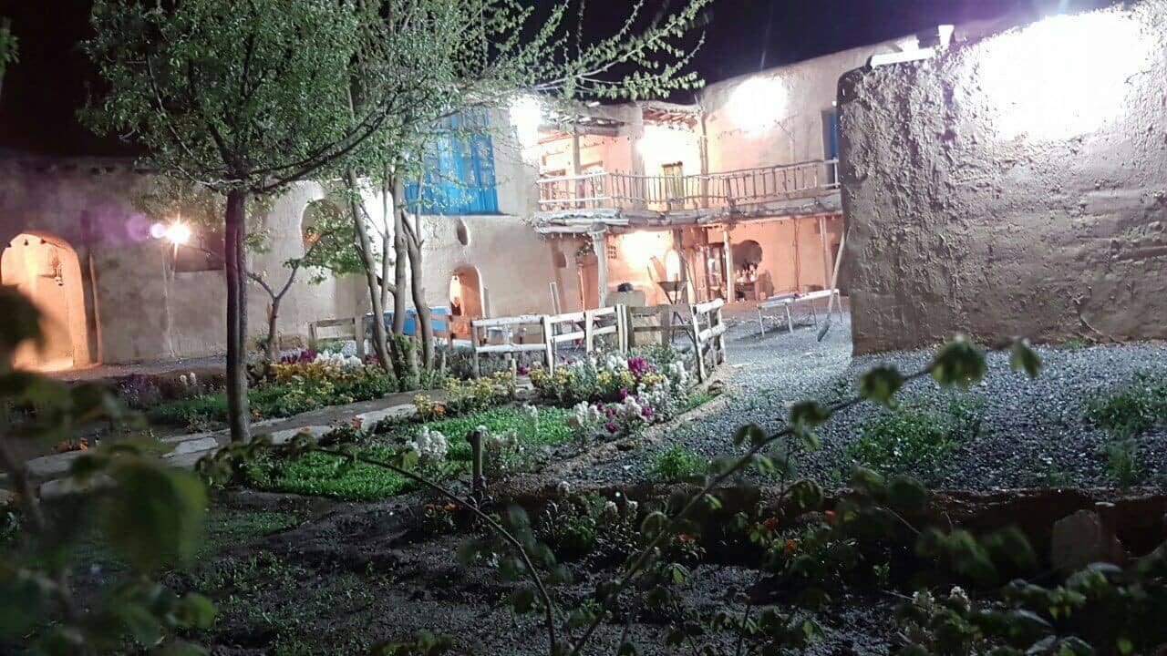 اجاره اجارا اقامتگاه بومگردی سنتی در همدان