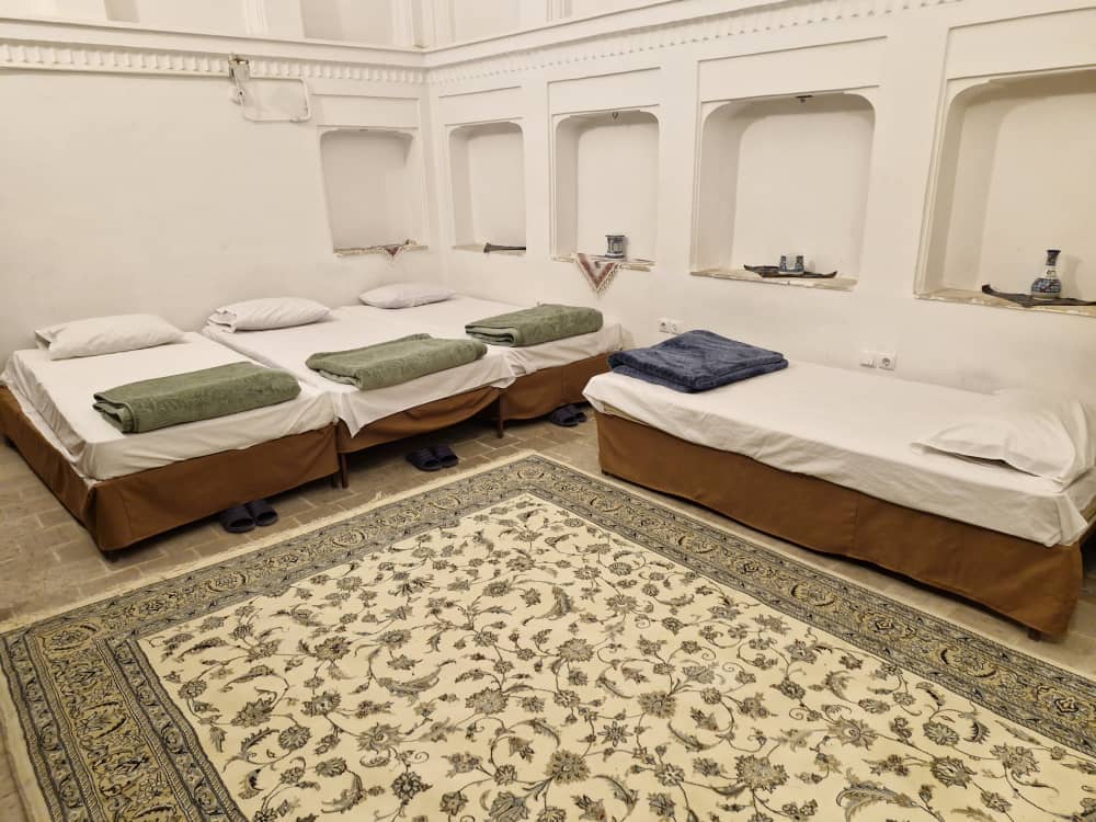 اجاره اتاق بومگردی در بلوار بسیج یزد - اتاق تالار