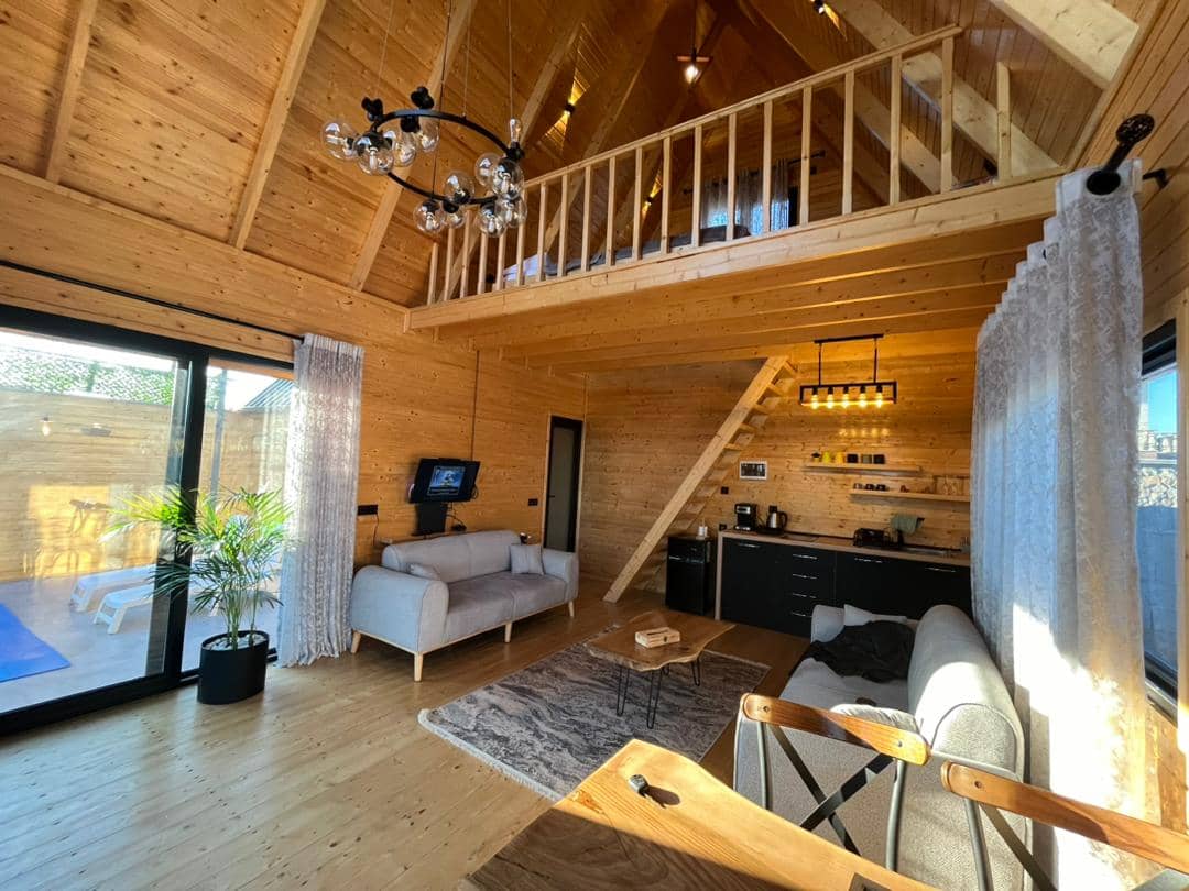 اجاره کلبه سوئیسی استخر روباز در روستای تربگوده بندر انزلی