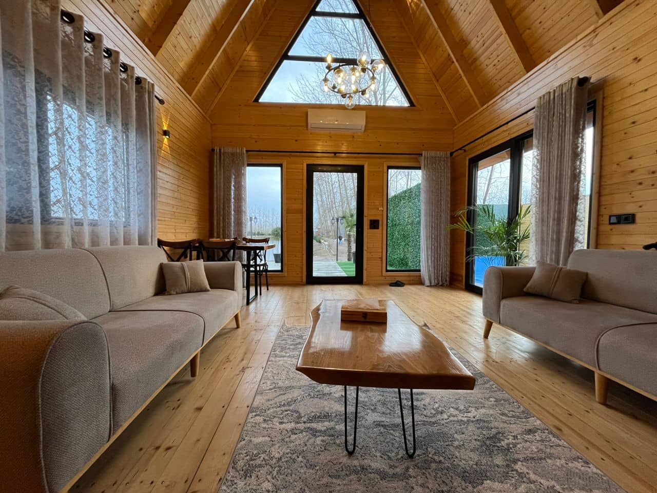 اجاره کلبه سوئیسی استخر روباز در روستای تربگوده بندر انزلی