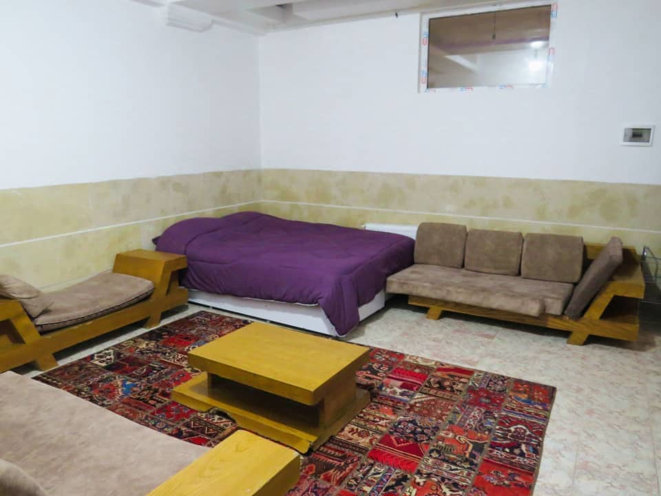 آپارتمان مبله در خیابان ماهانی کرمان - گلستان محوطه